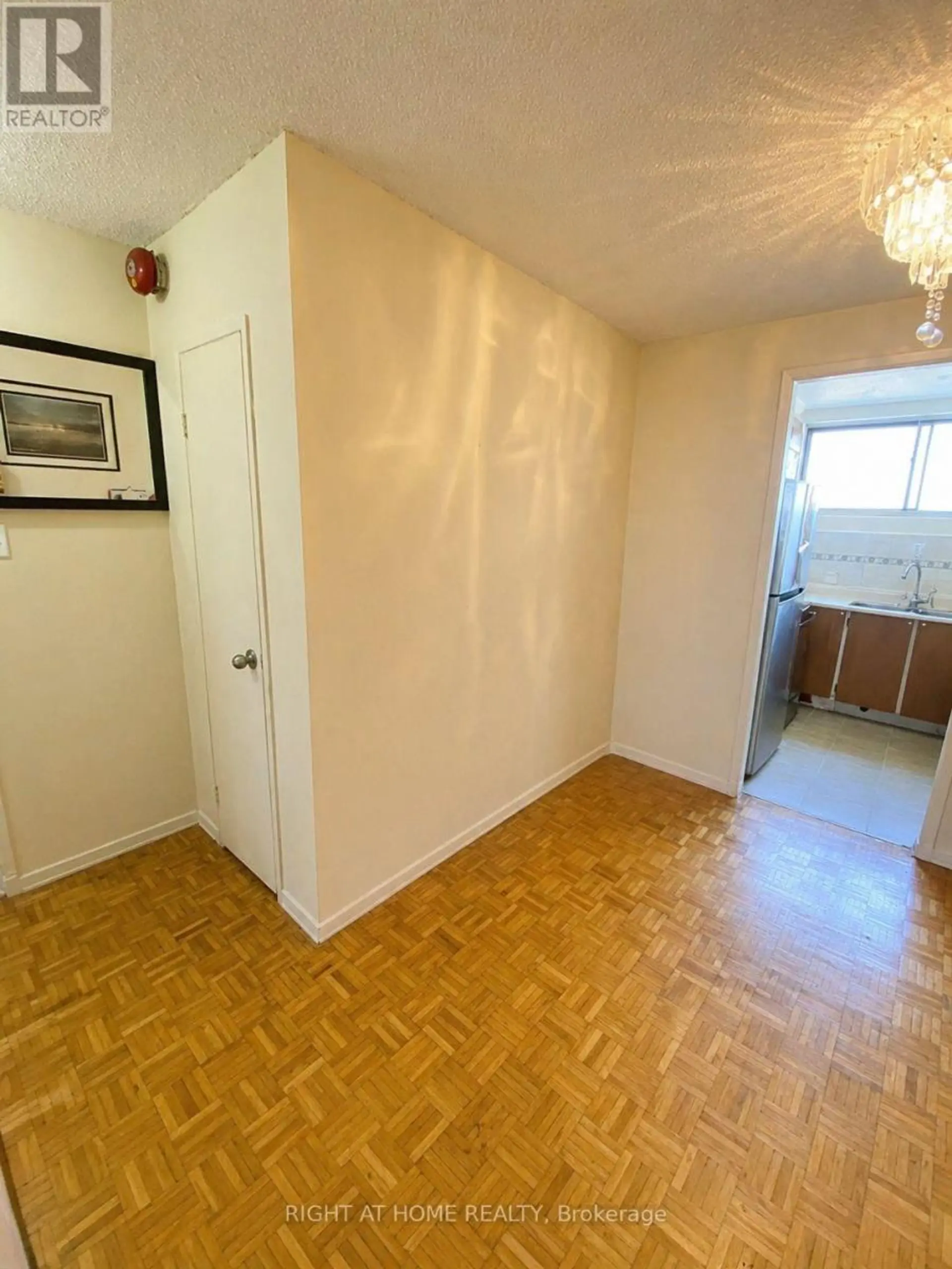 #811 4673 JANE STREET - Image 5