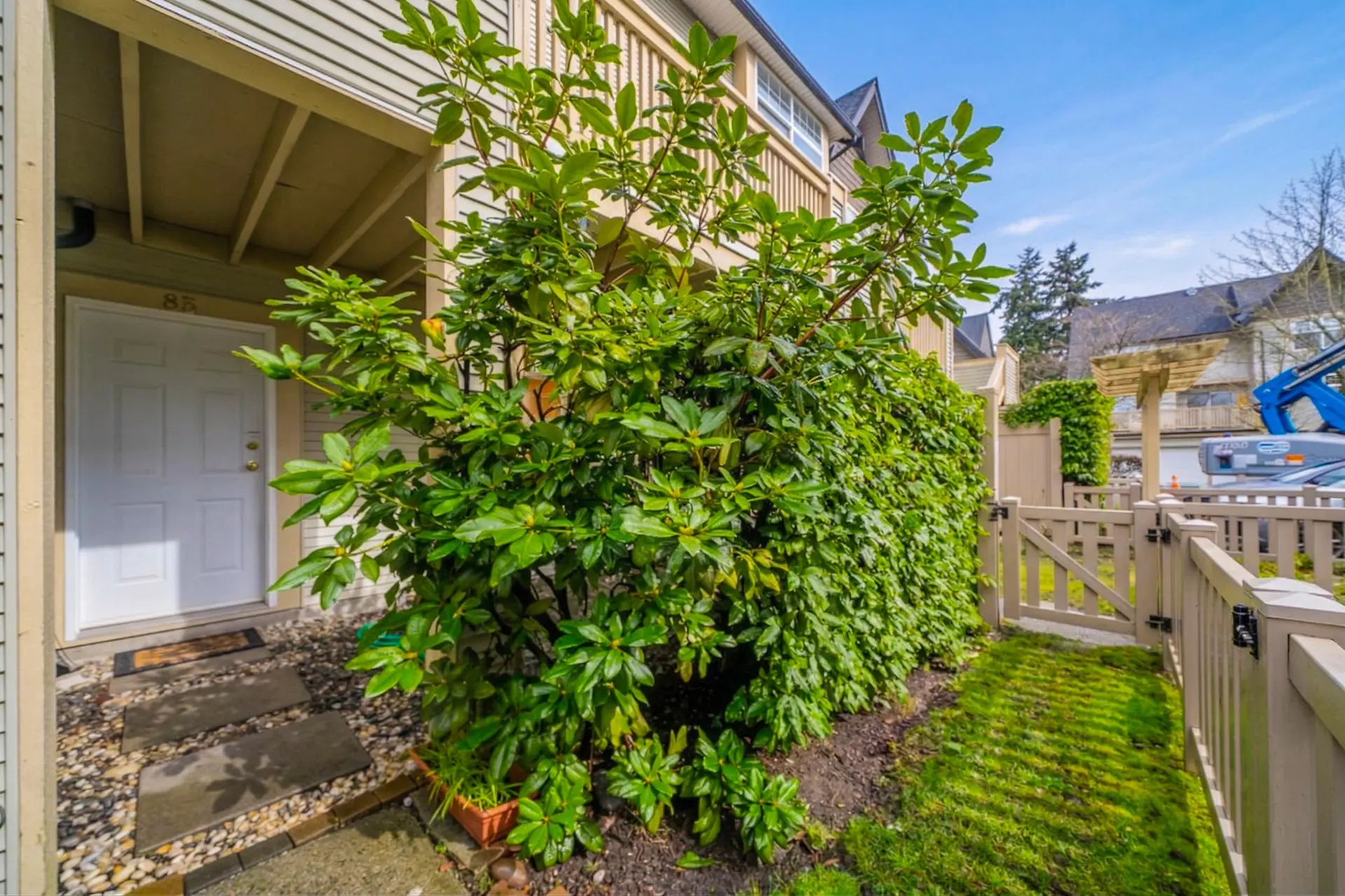 #83 3711 Robson Court - Image 6