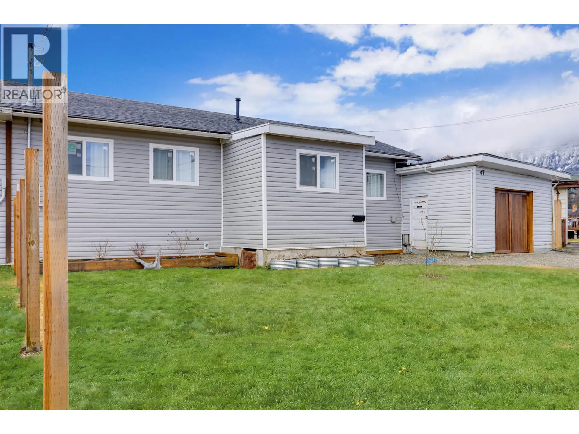 47 LILLOOET CRESCENT - Image 2
