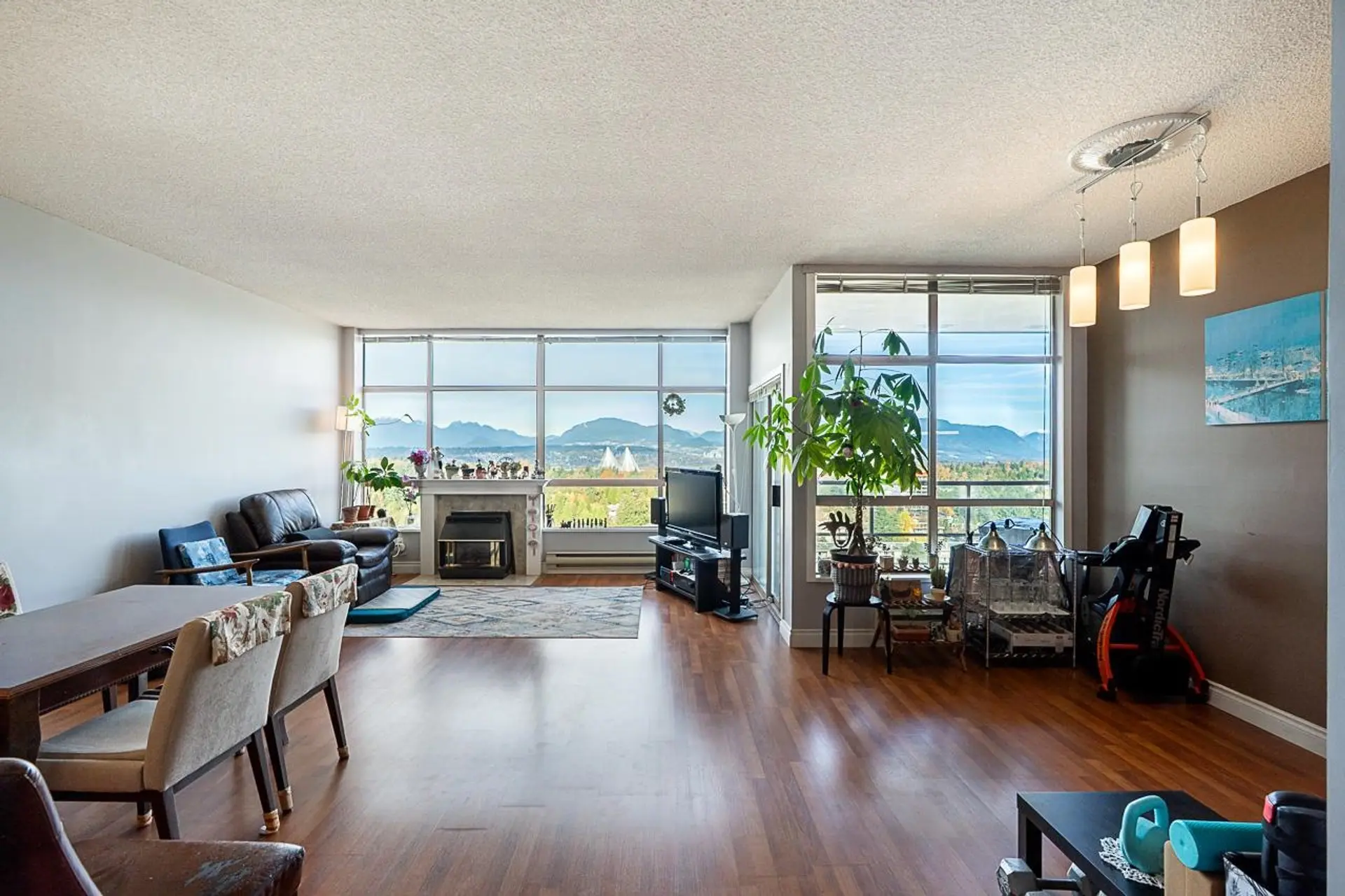 #2001 14881 103a Avenue - Image 2