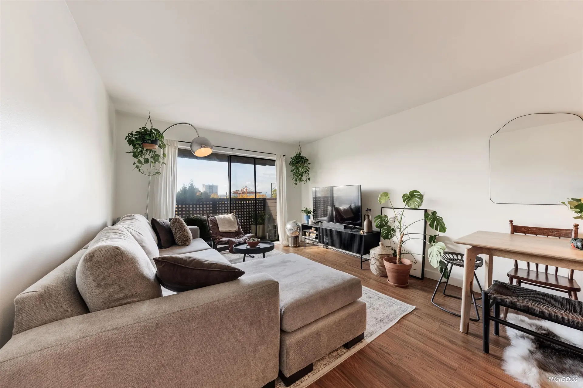 #408 2215 Dundas Street - Image 2
