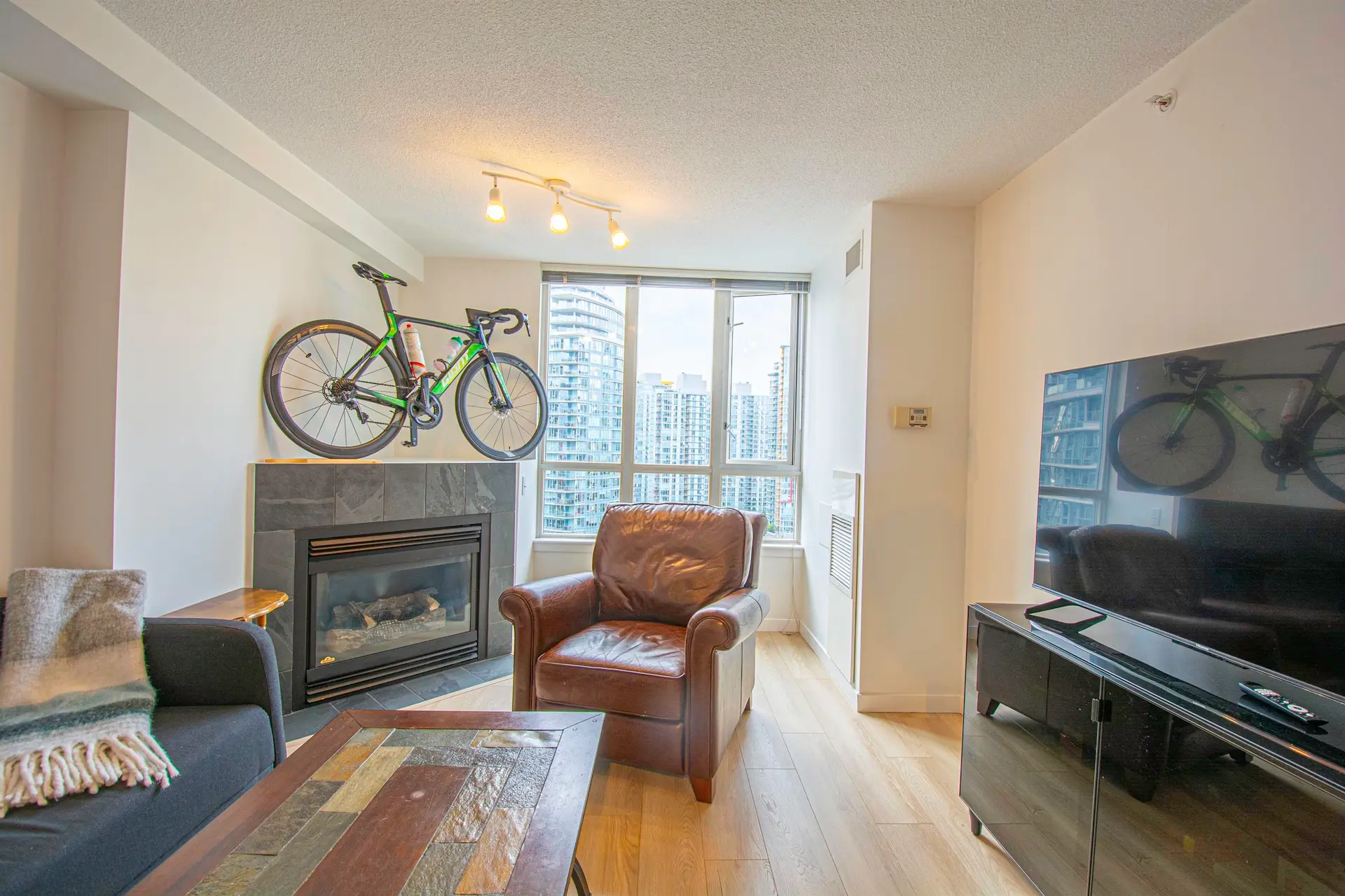 #2510 63 Keefer Place - Image 2