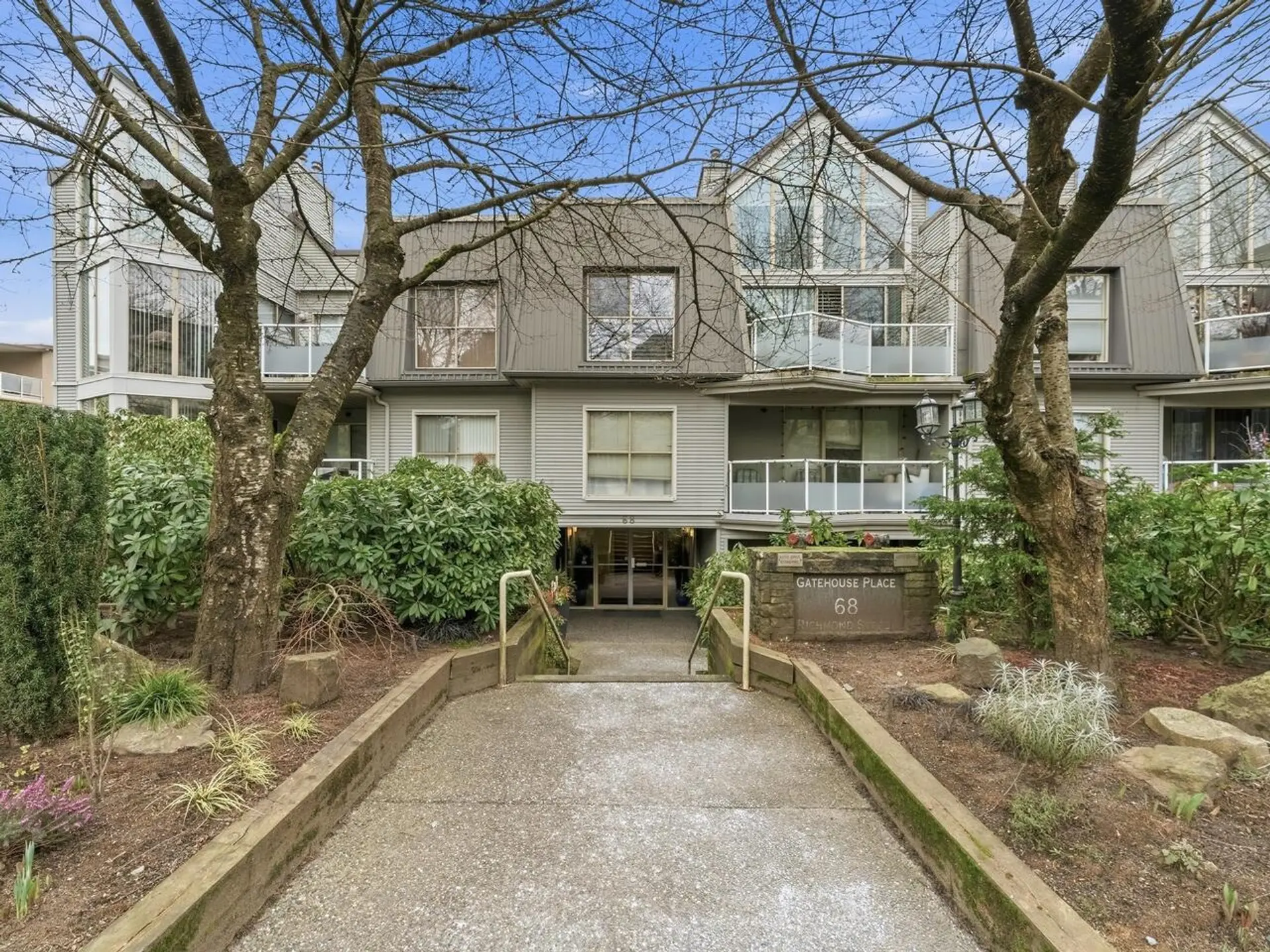 #410 68 Richmond Street - Image 20