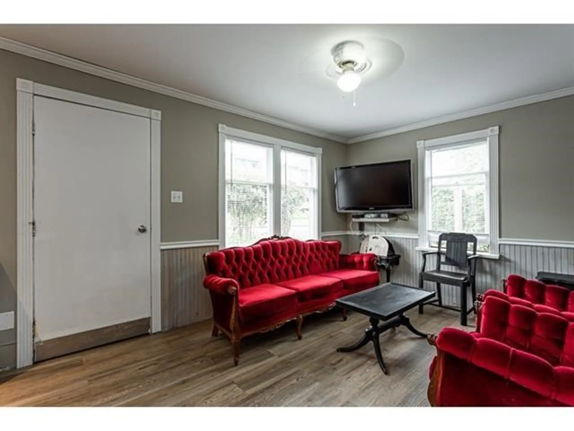 5881 176a Street - Image 2