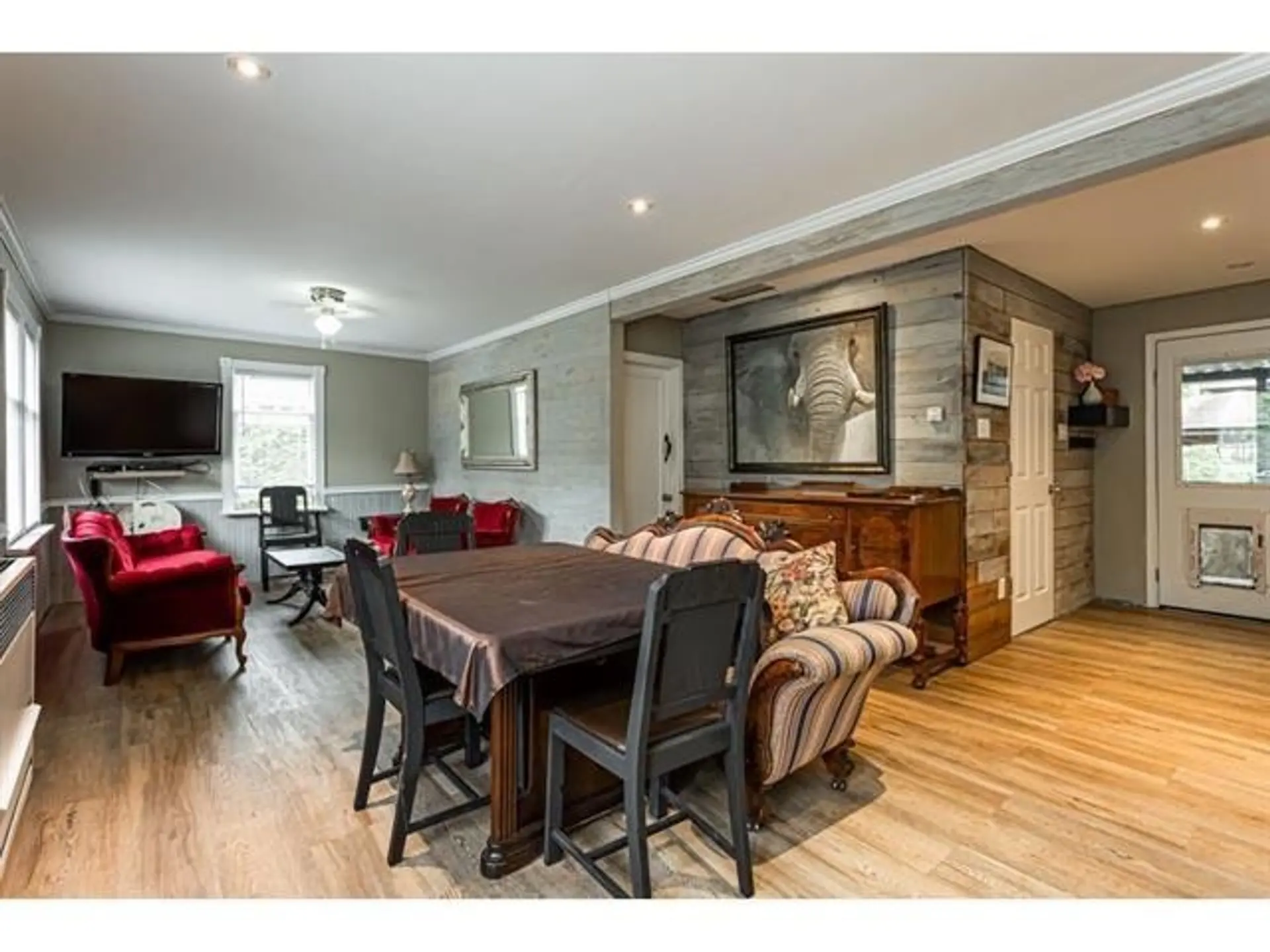 5881 176a Street - Image 5