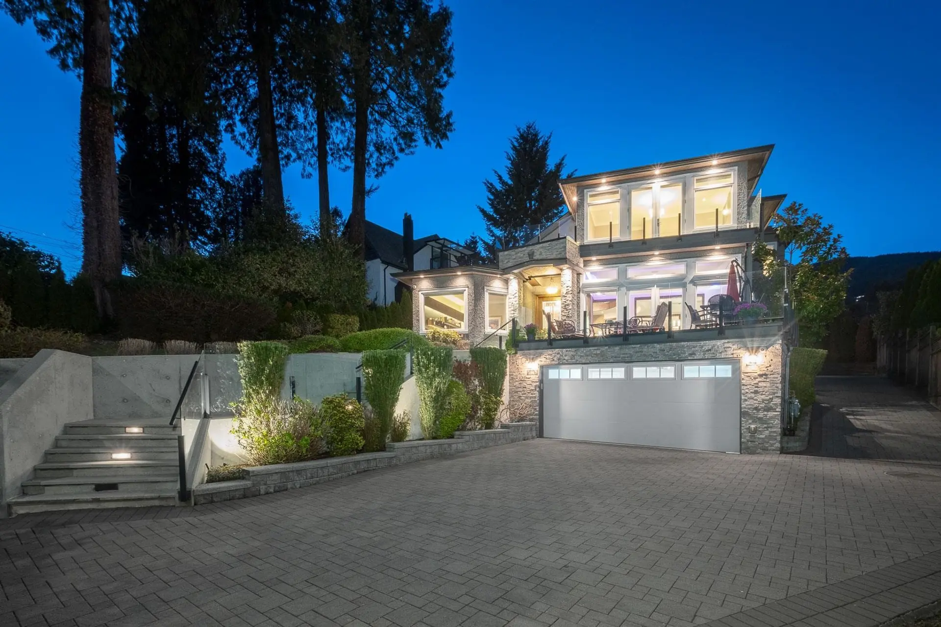 Property at 2567 Lawson Avenue, West Vancouver, BC