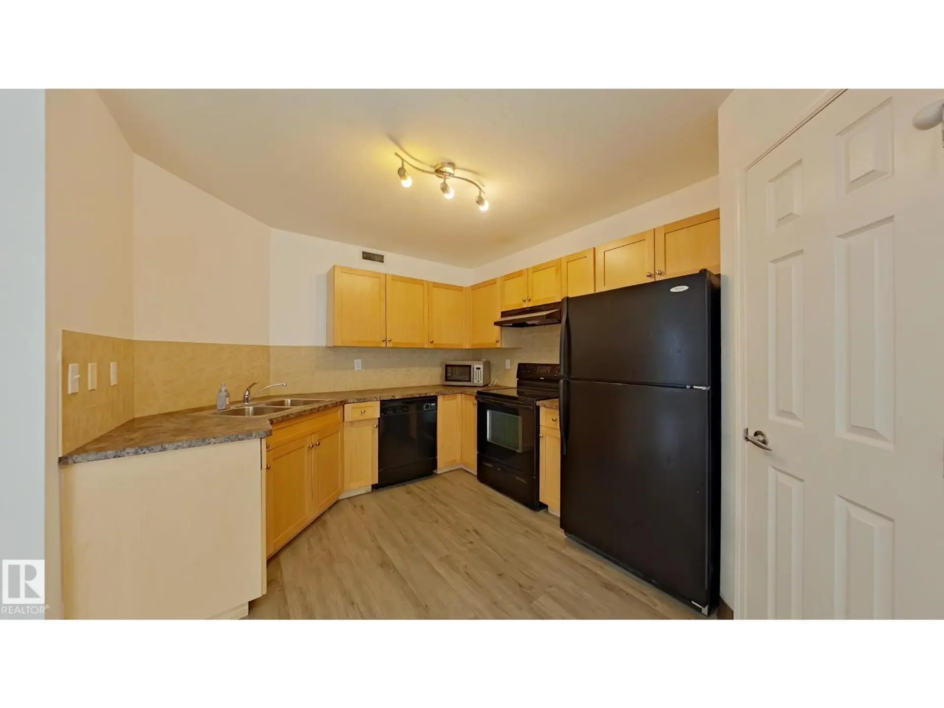 #67 150 EDWARDS DR SW - Image 4
