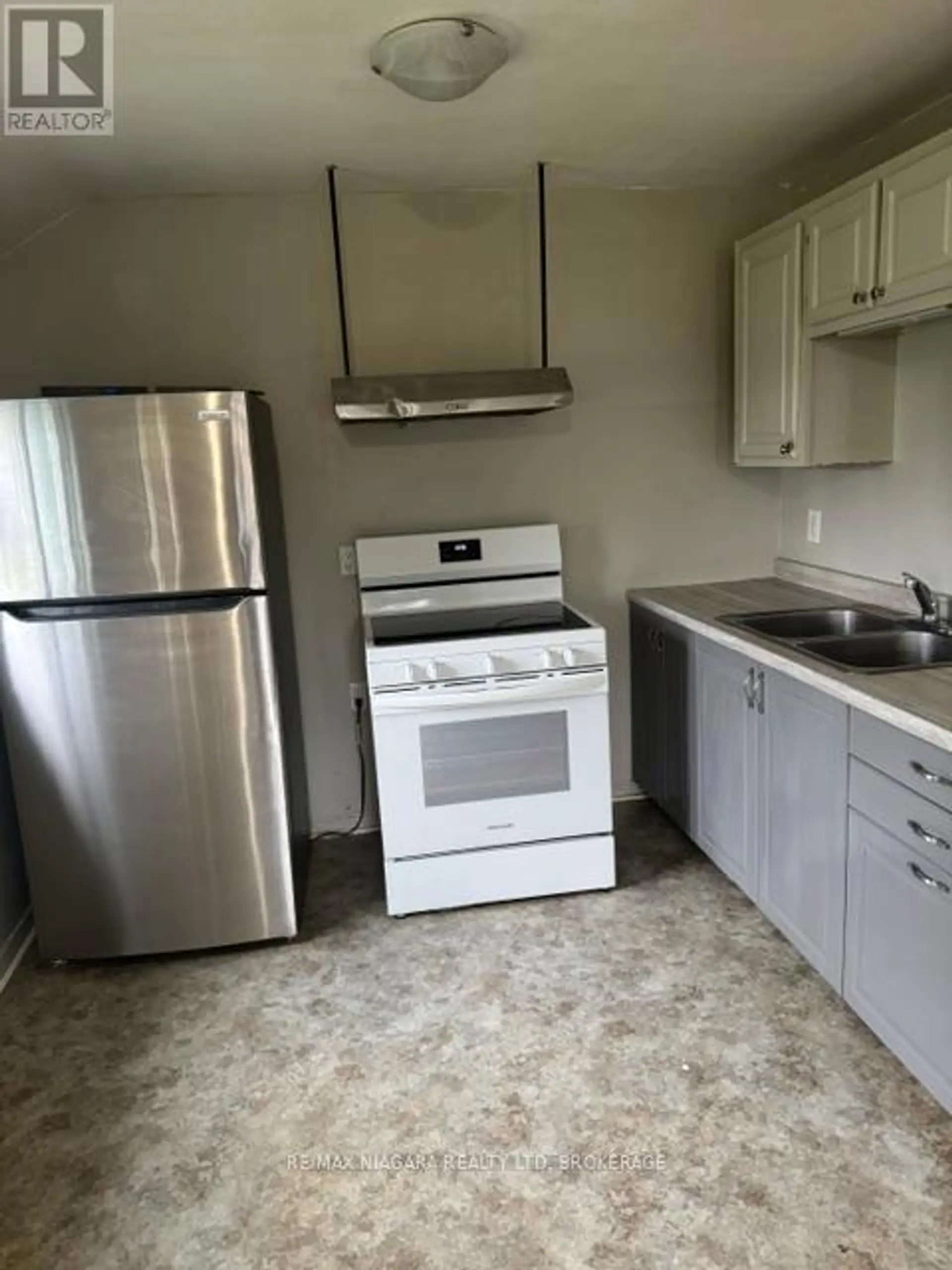 10818 LAKESHORE ROAD W - Image 4