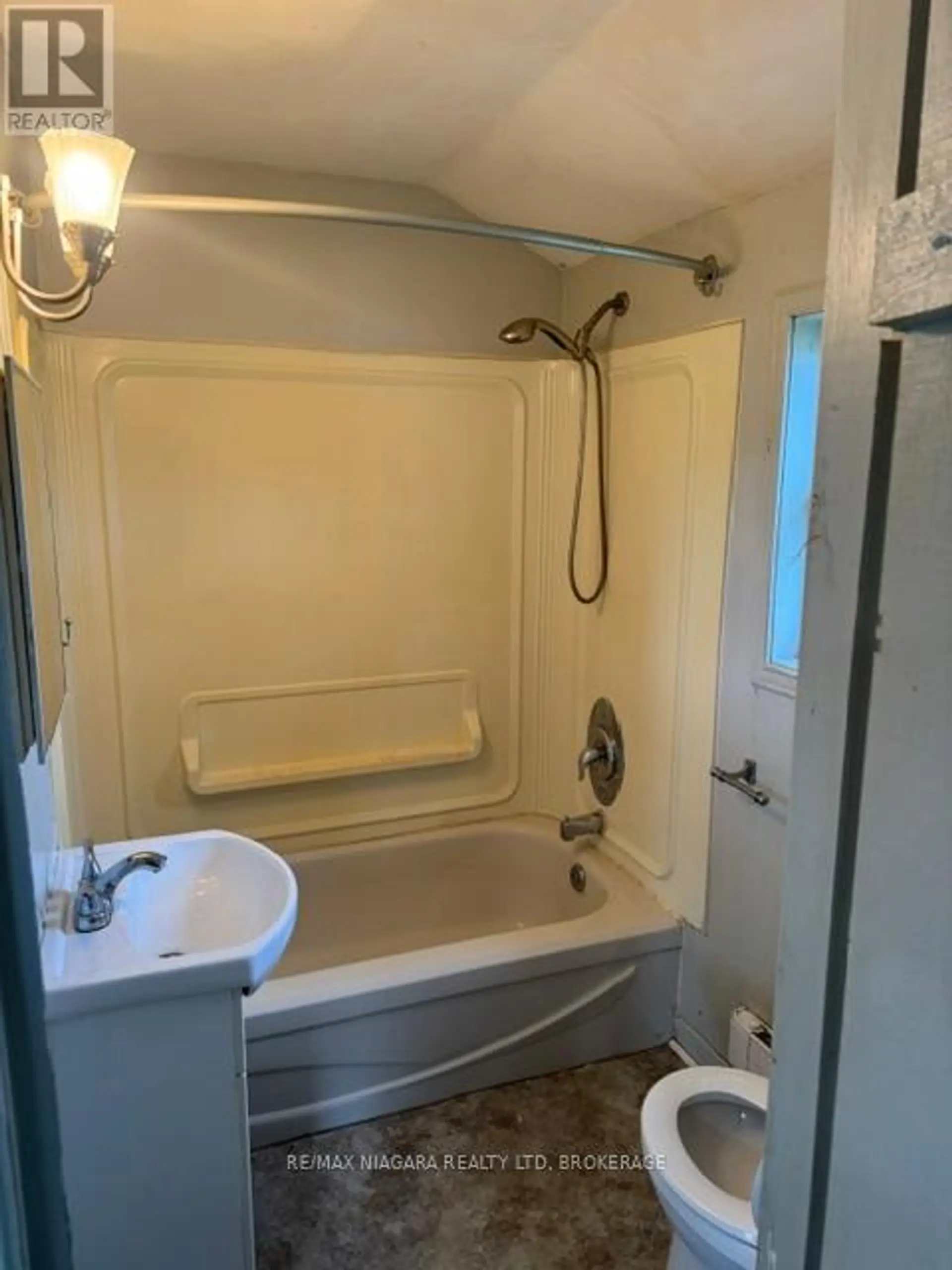 10818 LAKESHORE ROAD W - Image 5