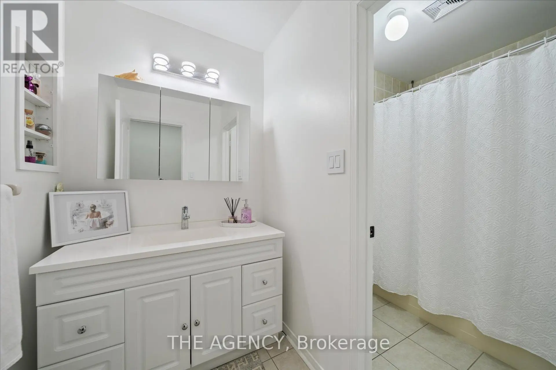 908 OAKTREE CRESCENT - Image 12