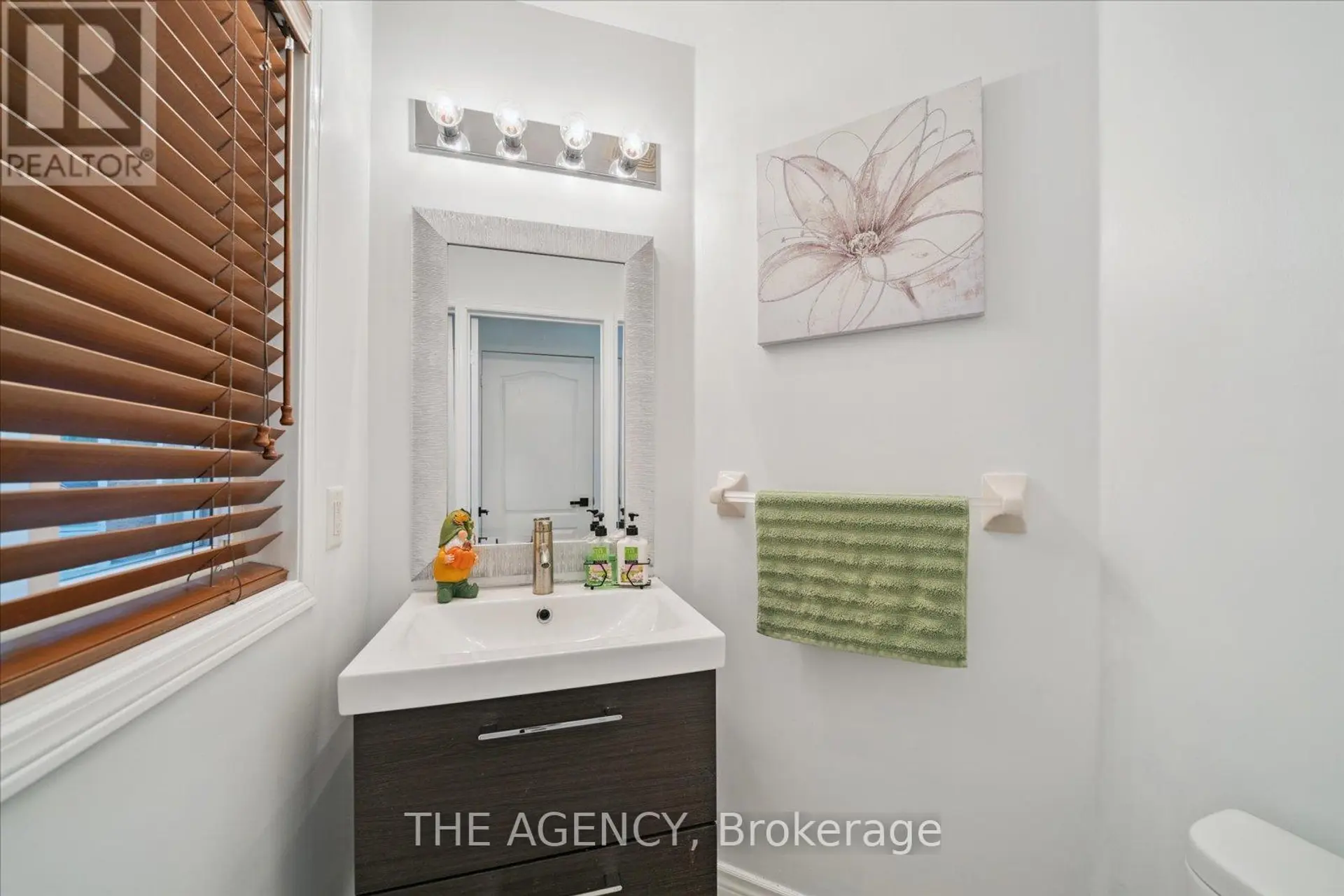 908 OAKTREE CRESCENT - Image 6