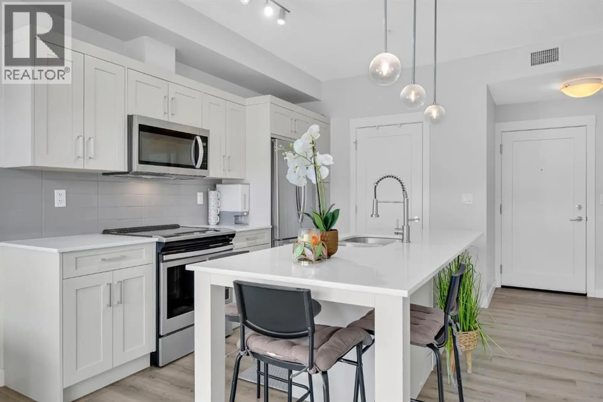 #305 35 Walgrove  SE - Image 3