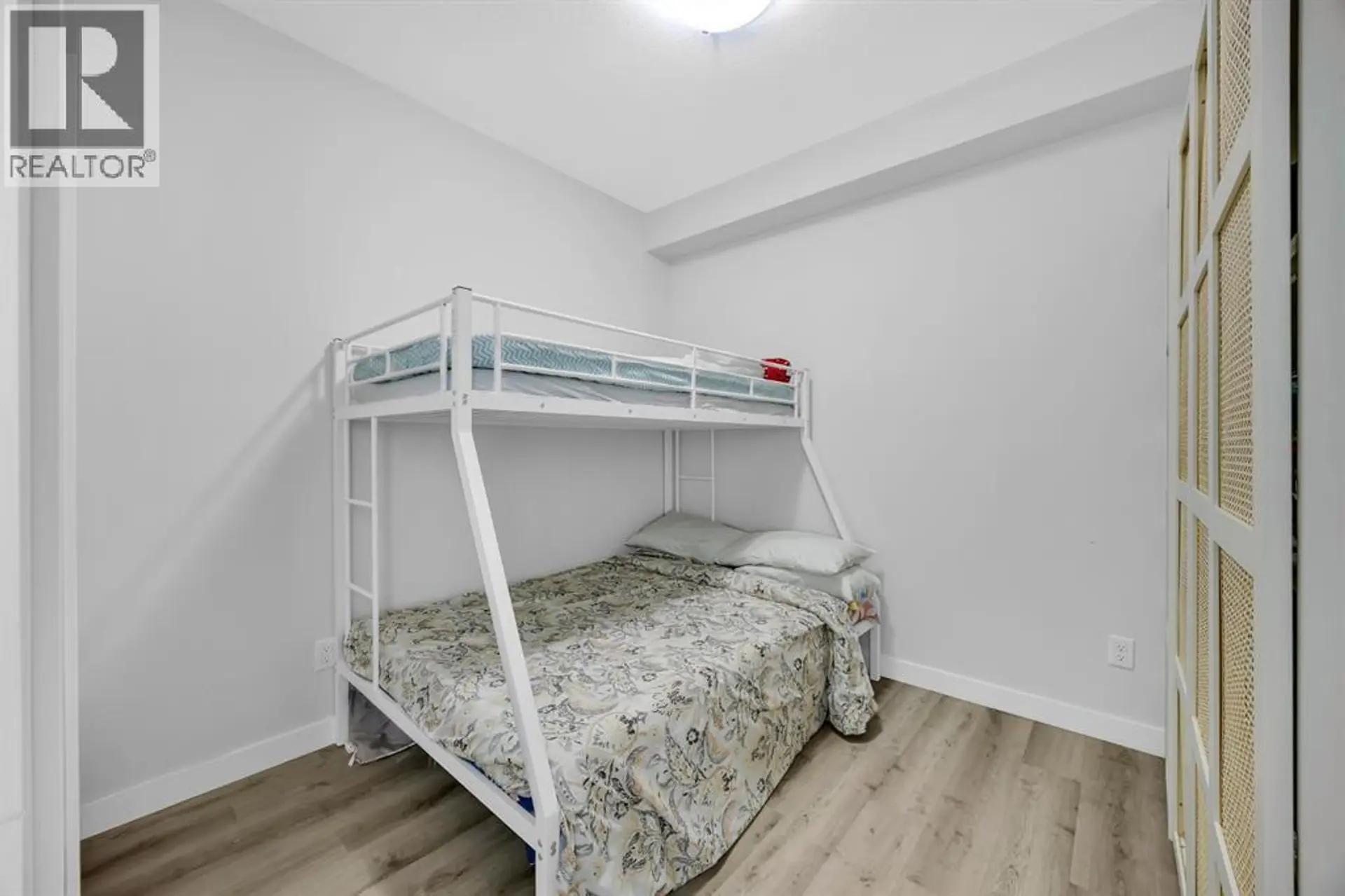 #305 35 Walgrove  SE - Image 9