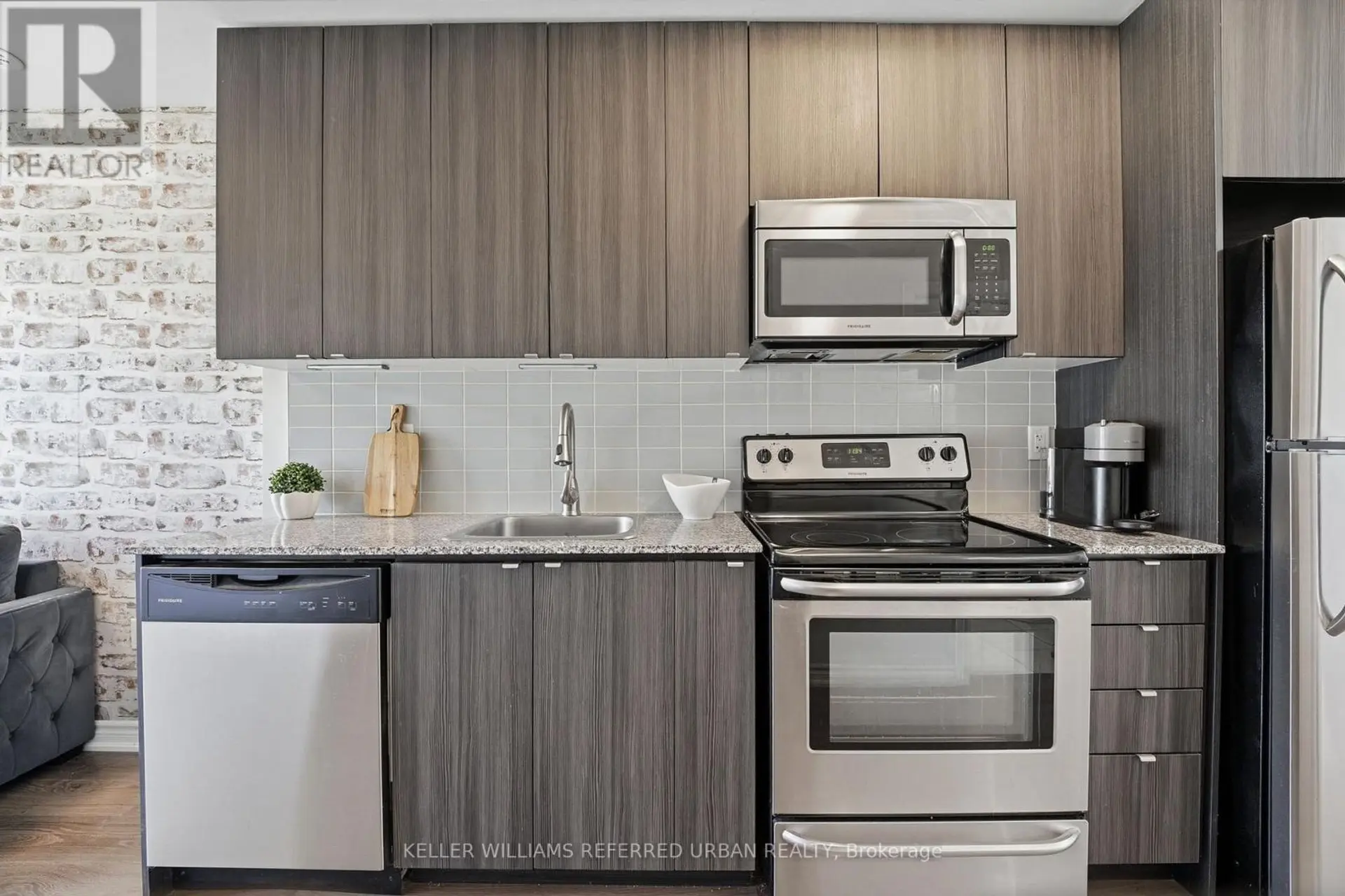 #241 390 HOPEWELL AVENUE - Image 8