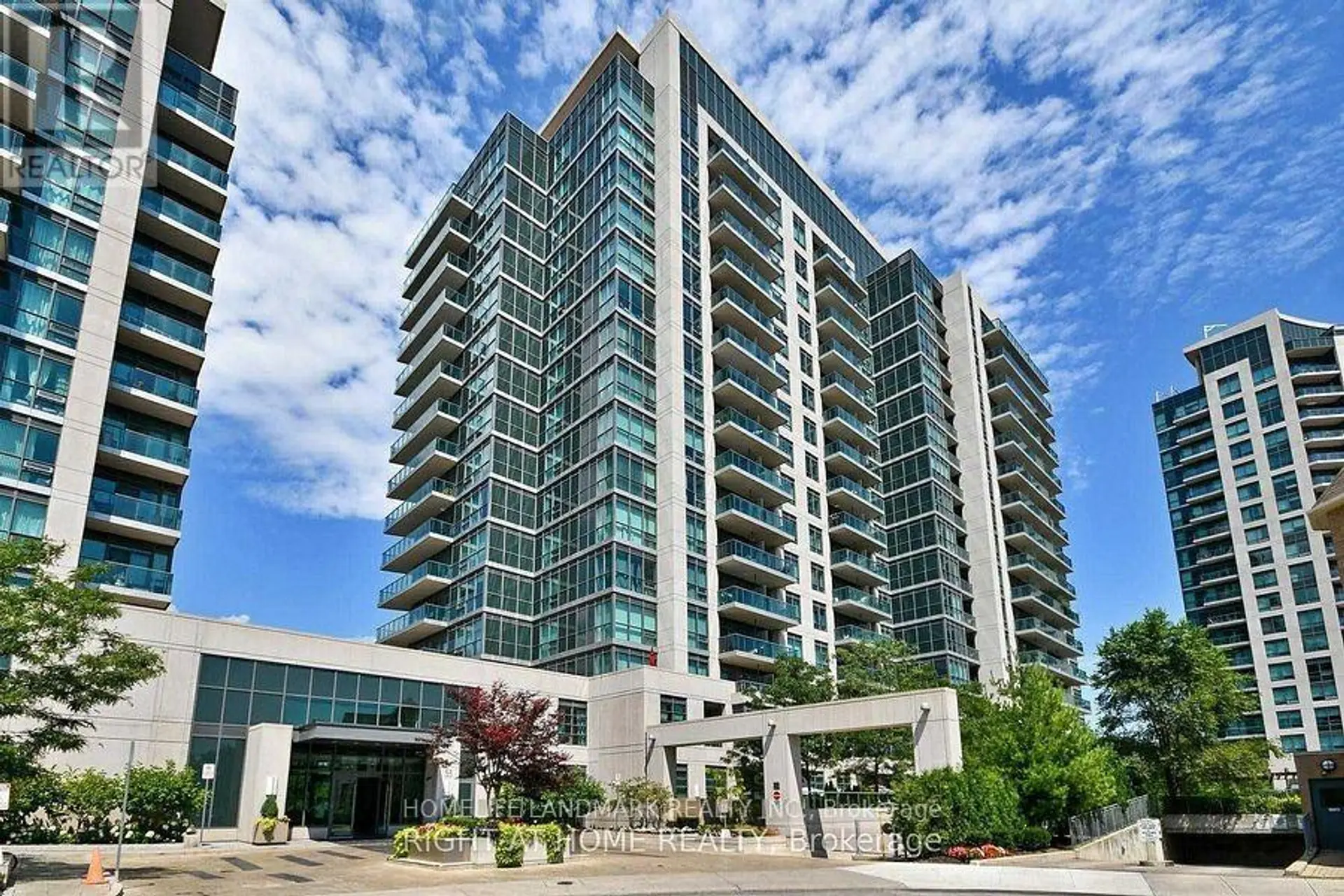 #901 35 BRIAN PECK CRESCENT - Image 1