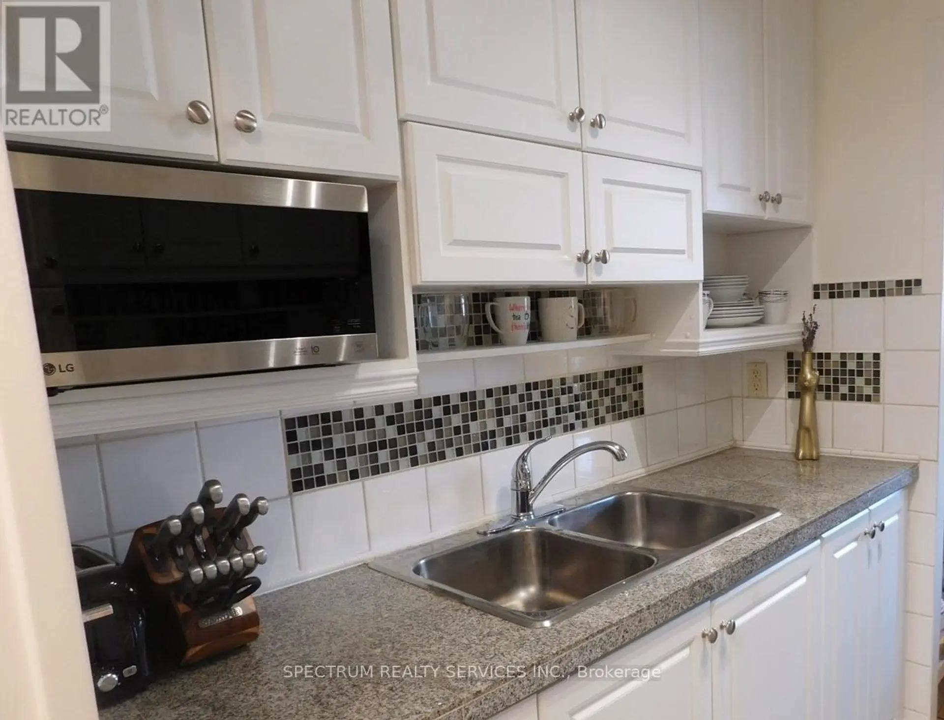 #808 3320 FIELDGATE DRIVE - Image 5