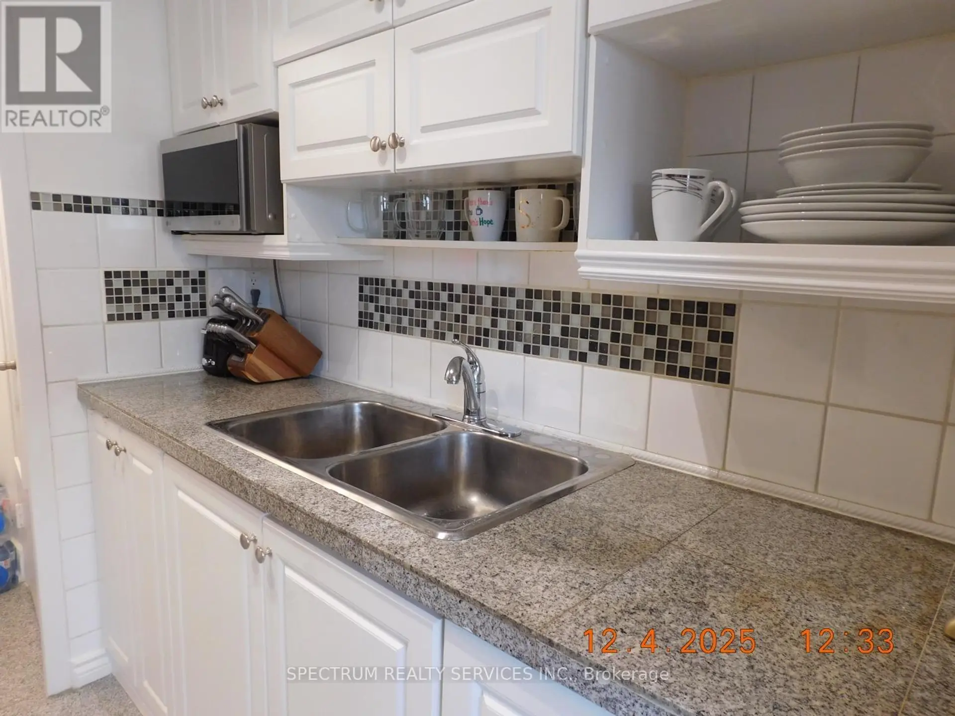 #808 3320 FIELDGATE DRIVE - Image 6