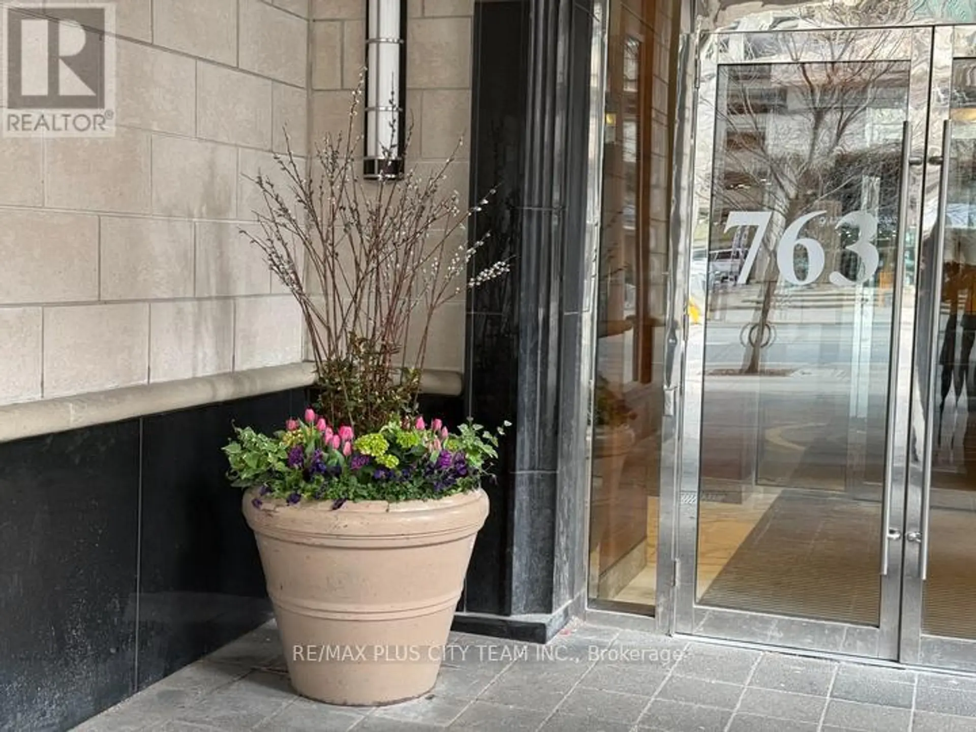 #2812 763 BAY STREET - Image 2