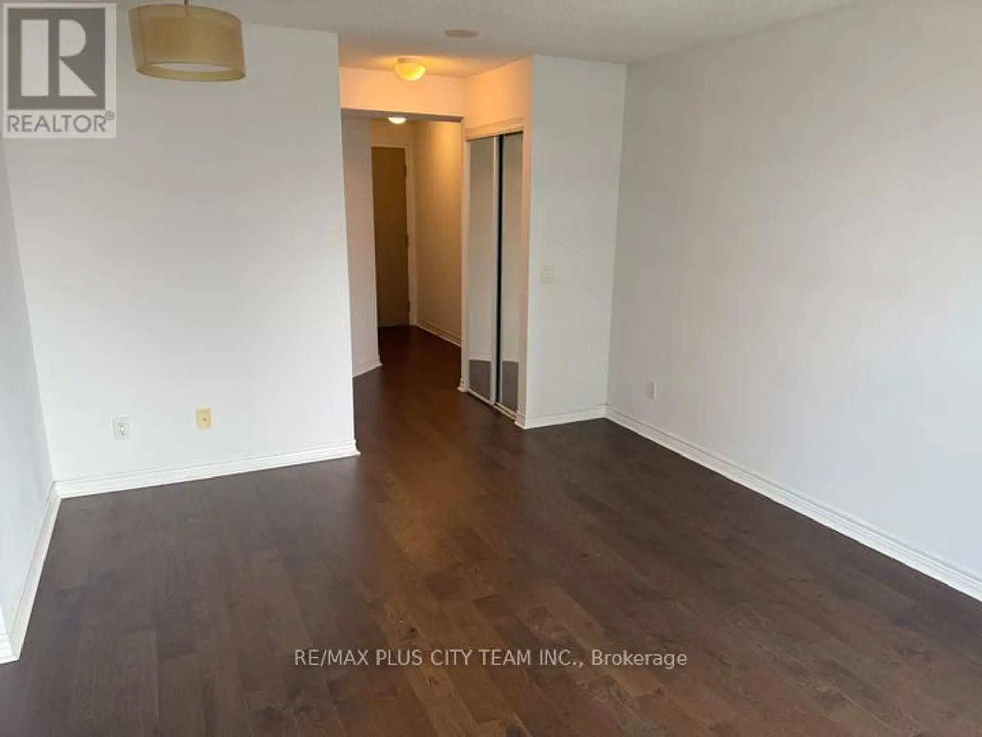 #2812 763 BAY STREET - Image 4