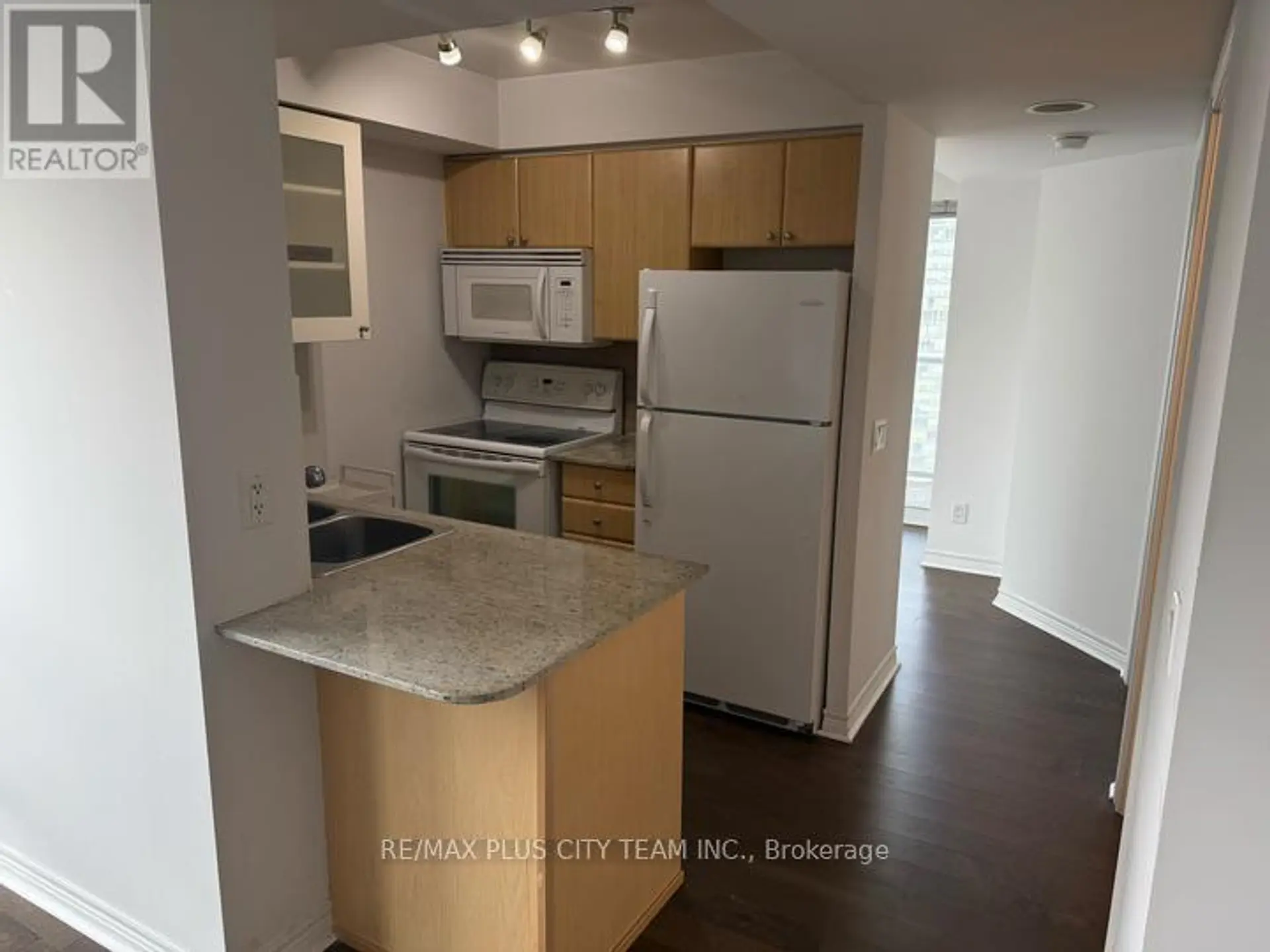 #2812 763 BAY STREET - Image 7