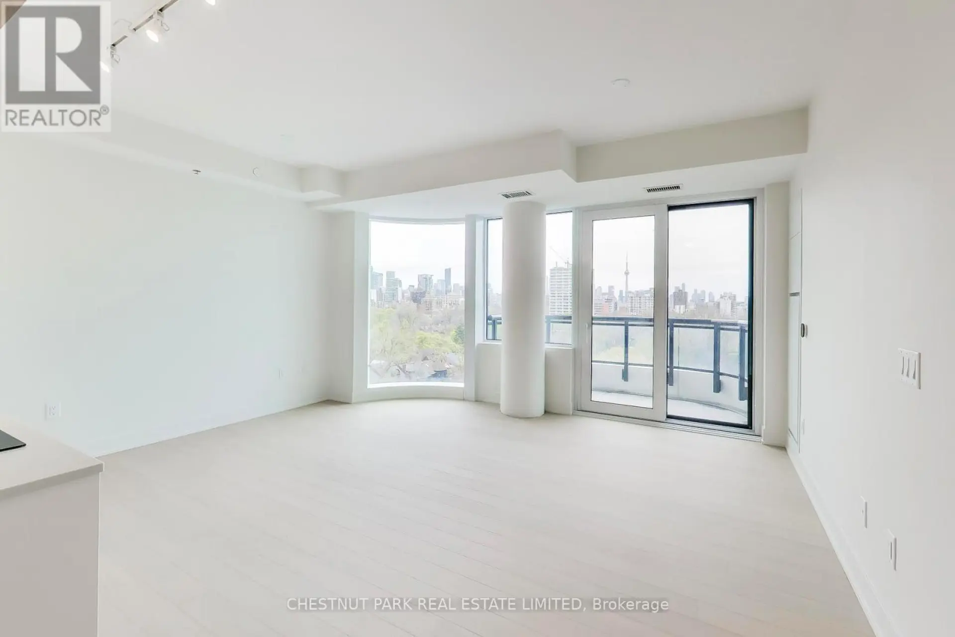 #901 328 DUPONT STREET - Image 4