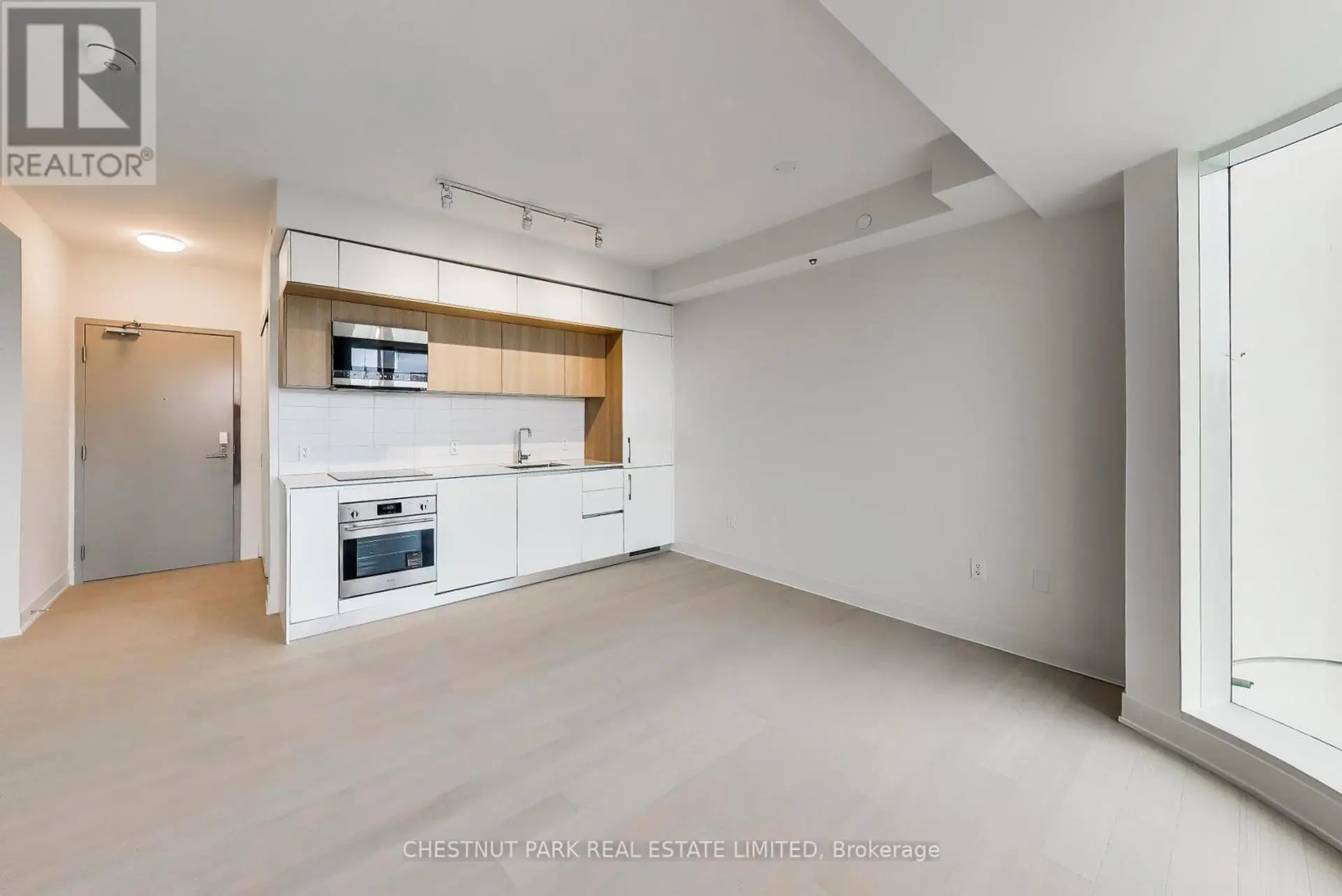 #901 328 DUPONT STREET - Image 6