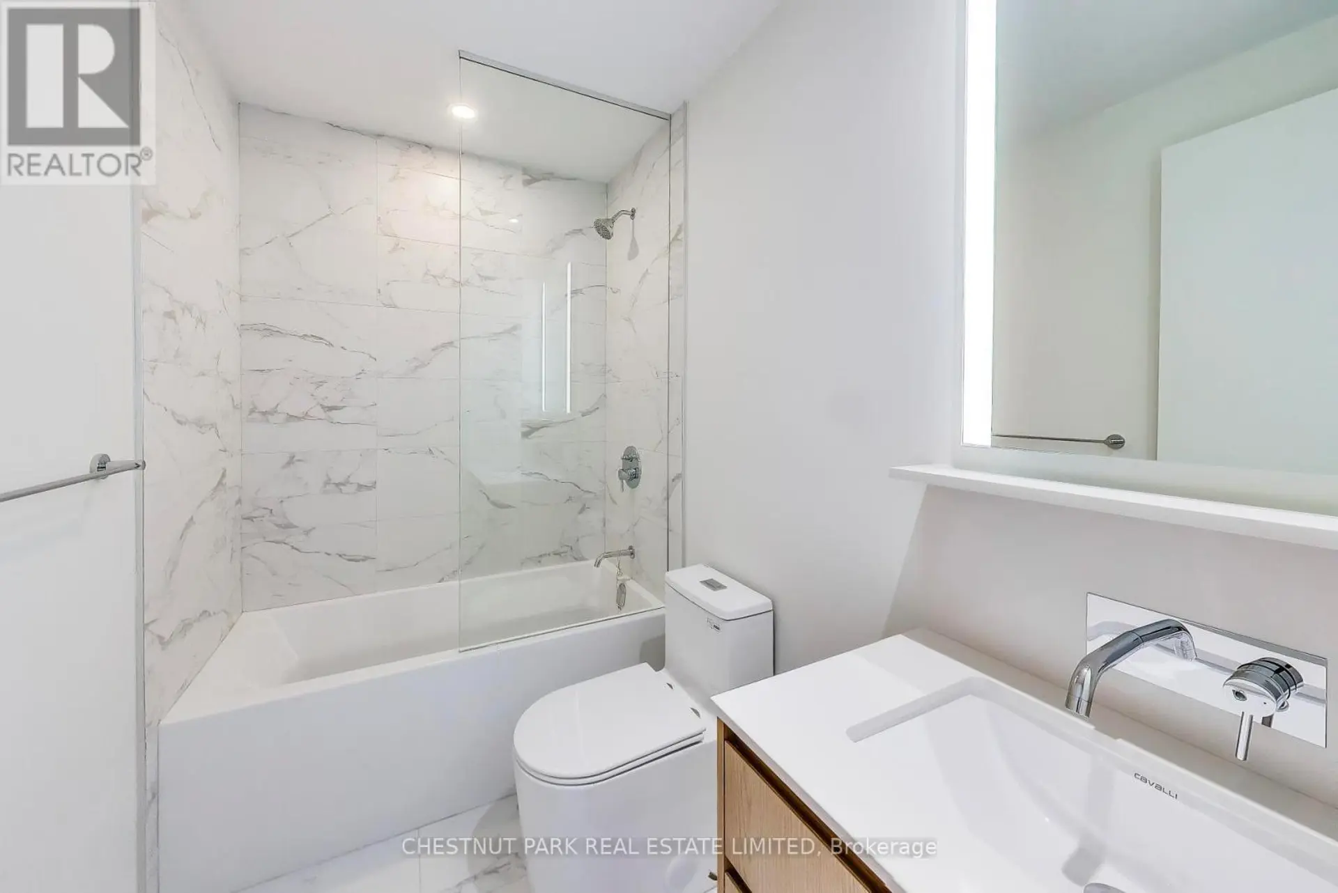 #901 328 DUPONT STREET - Image 7