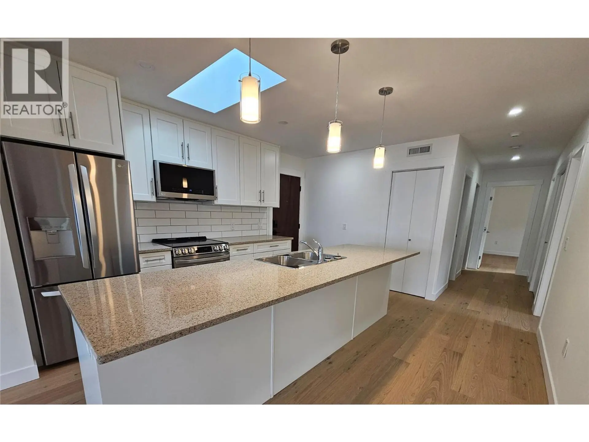 #402 578 Lakeshore Drive - Image 4