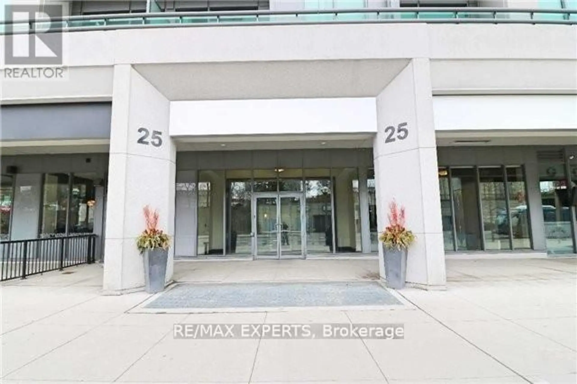 #728 25 LOWER SIMCOE STREET - Image 1