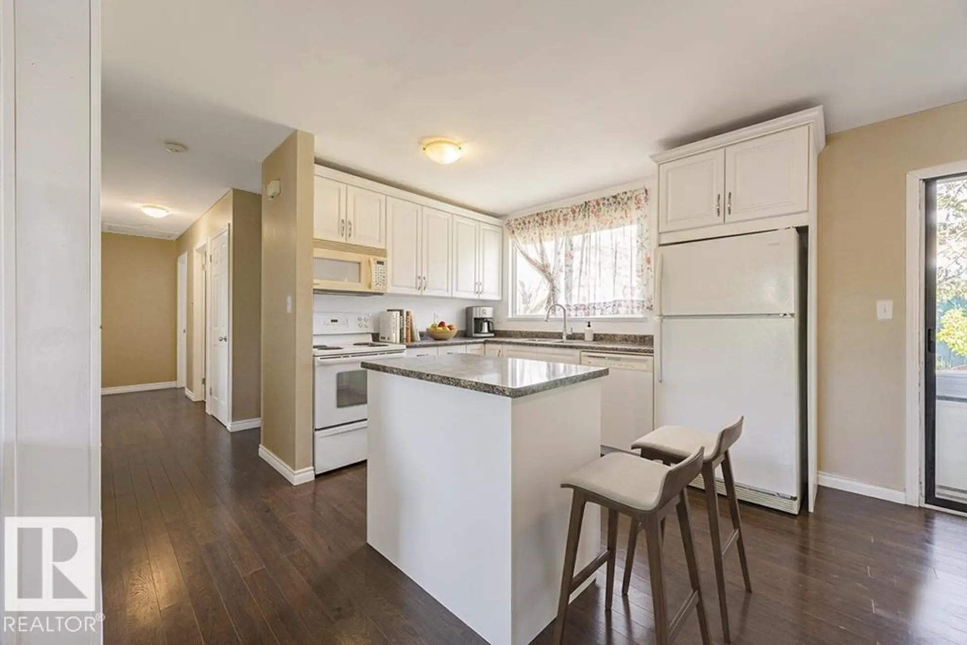 9827 152 ST NW - Image 3