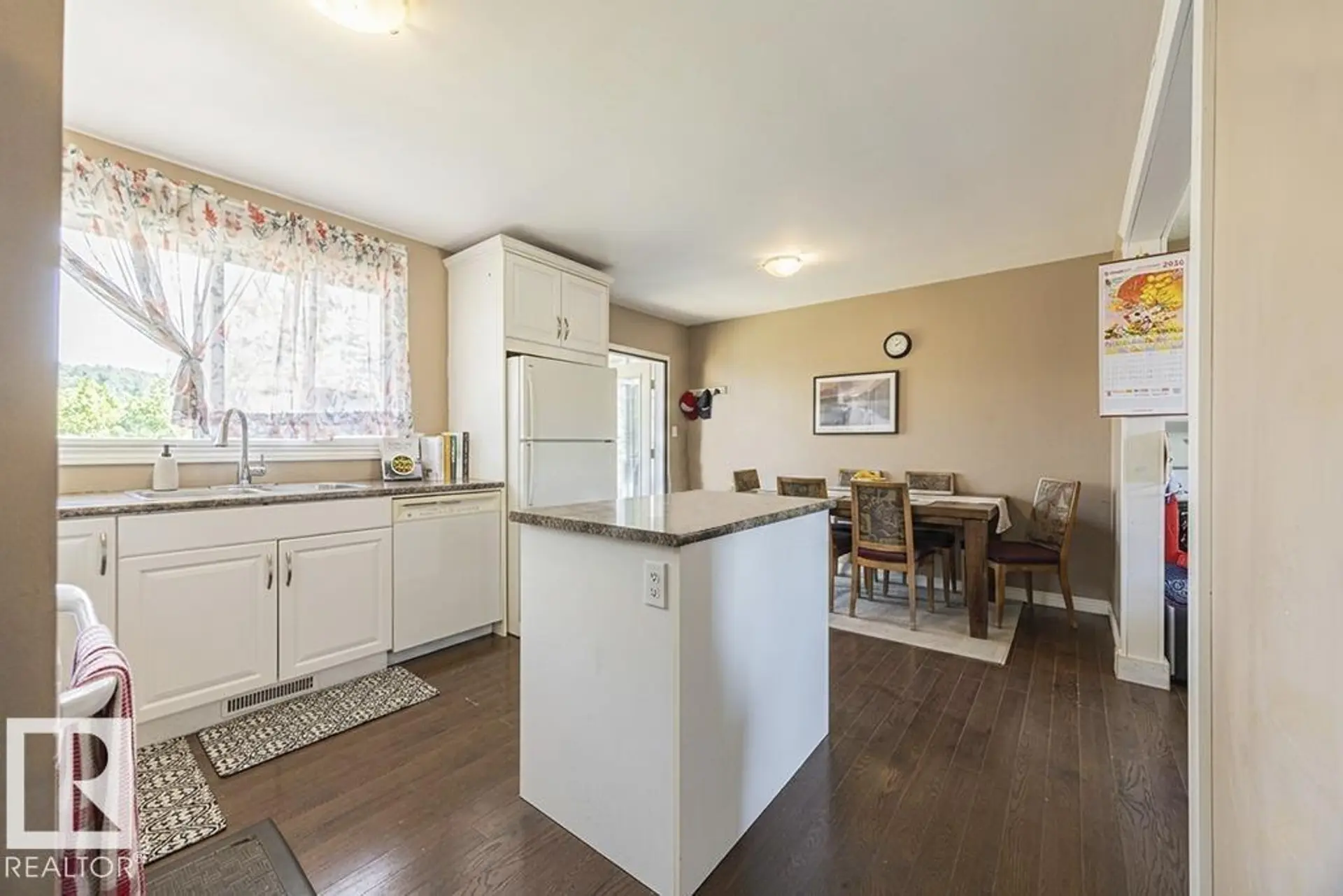 9827 152 ST NW - Image 4