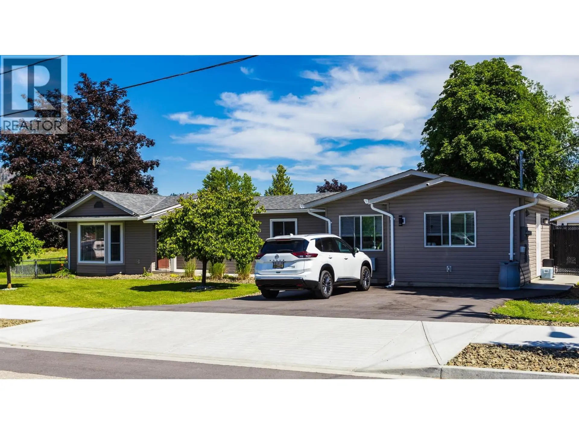 Property at 1490 Cornwall Road, Kelowna, BC