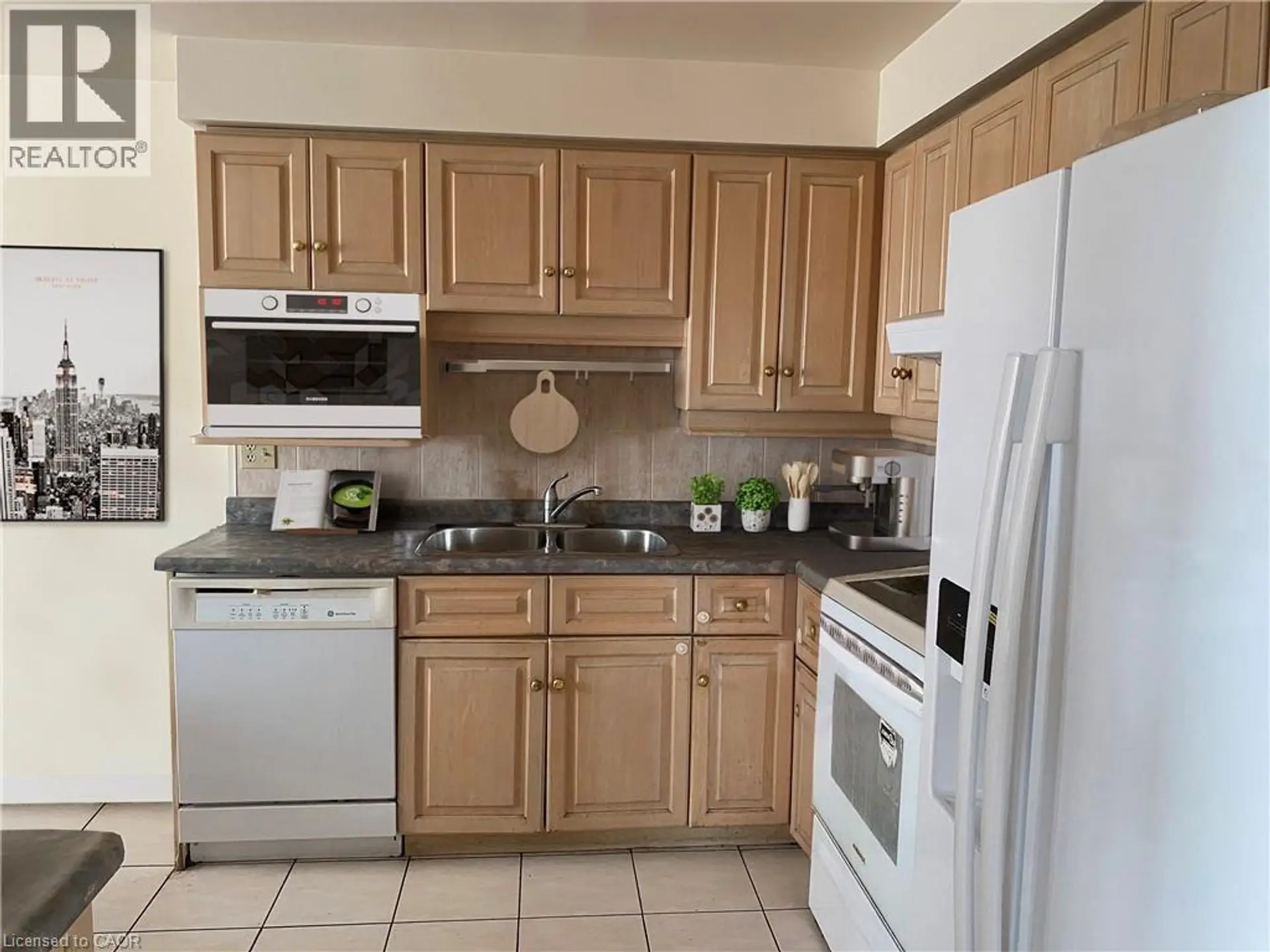 #20B 67 CAROLINE Street S - Image 5