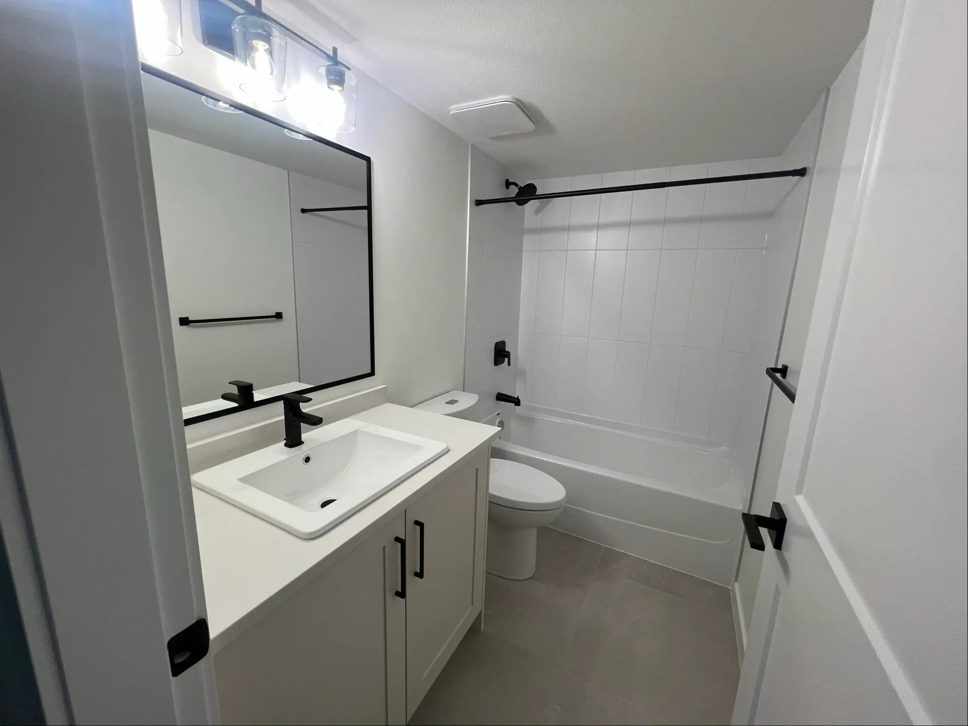 20892 35a Avenue - Image 15