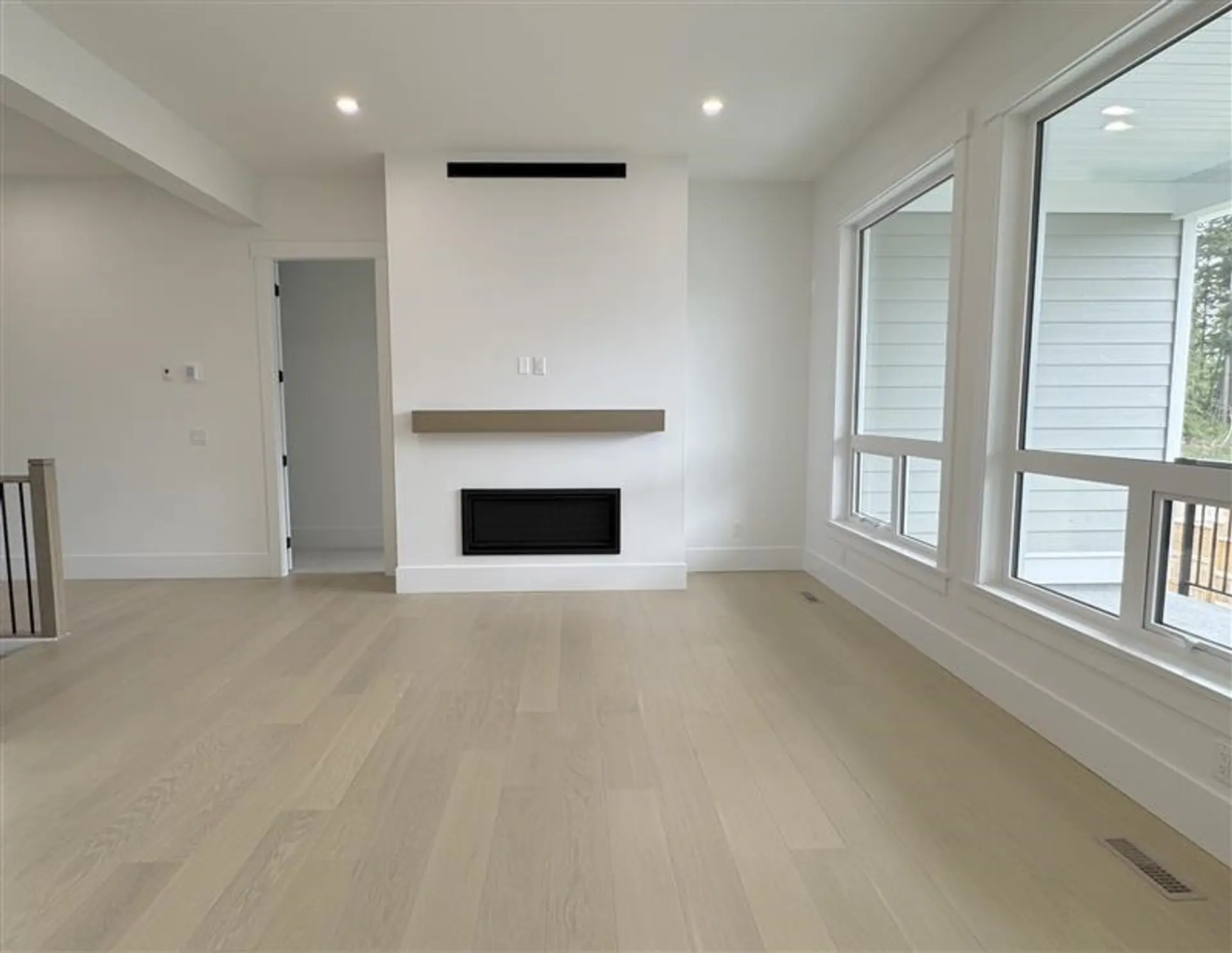 20892 35a Avenue - Image 11