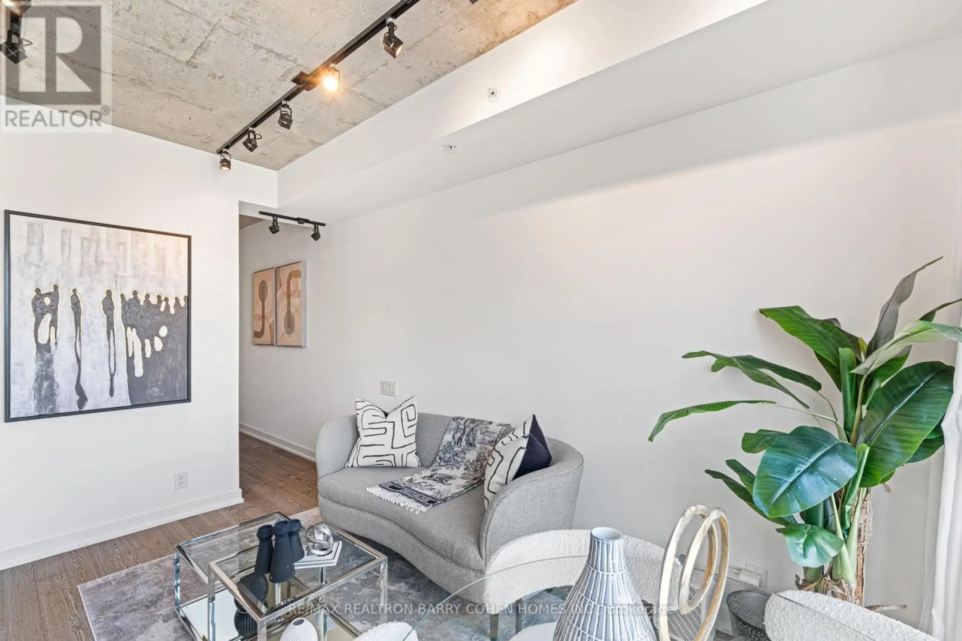 #904 39 BRANT STREET - Image 4