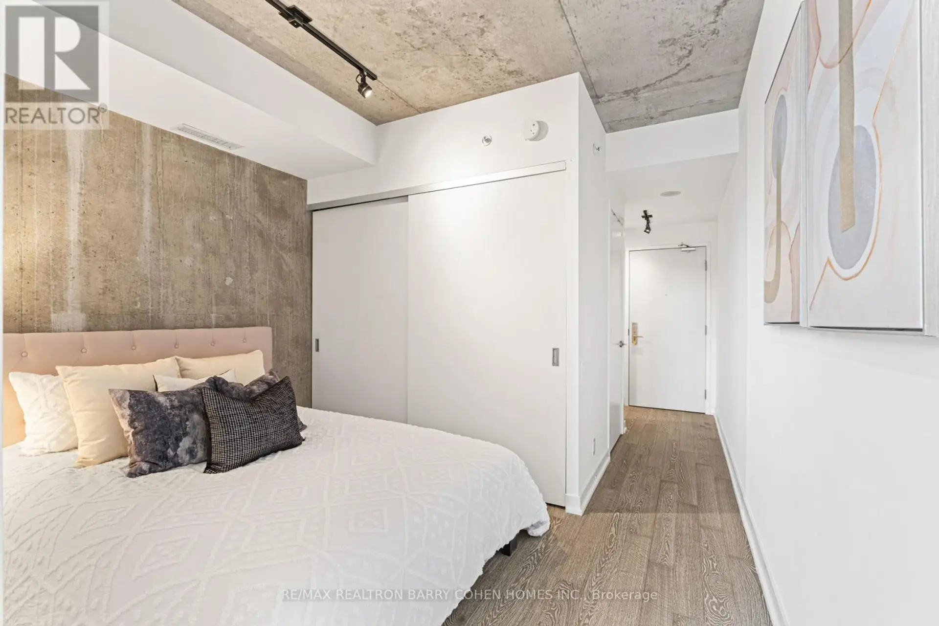 #904 39 BRANT STREET - Image 6