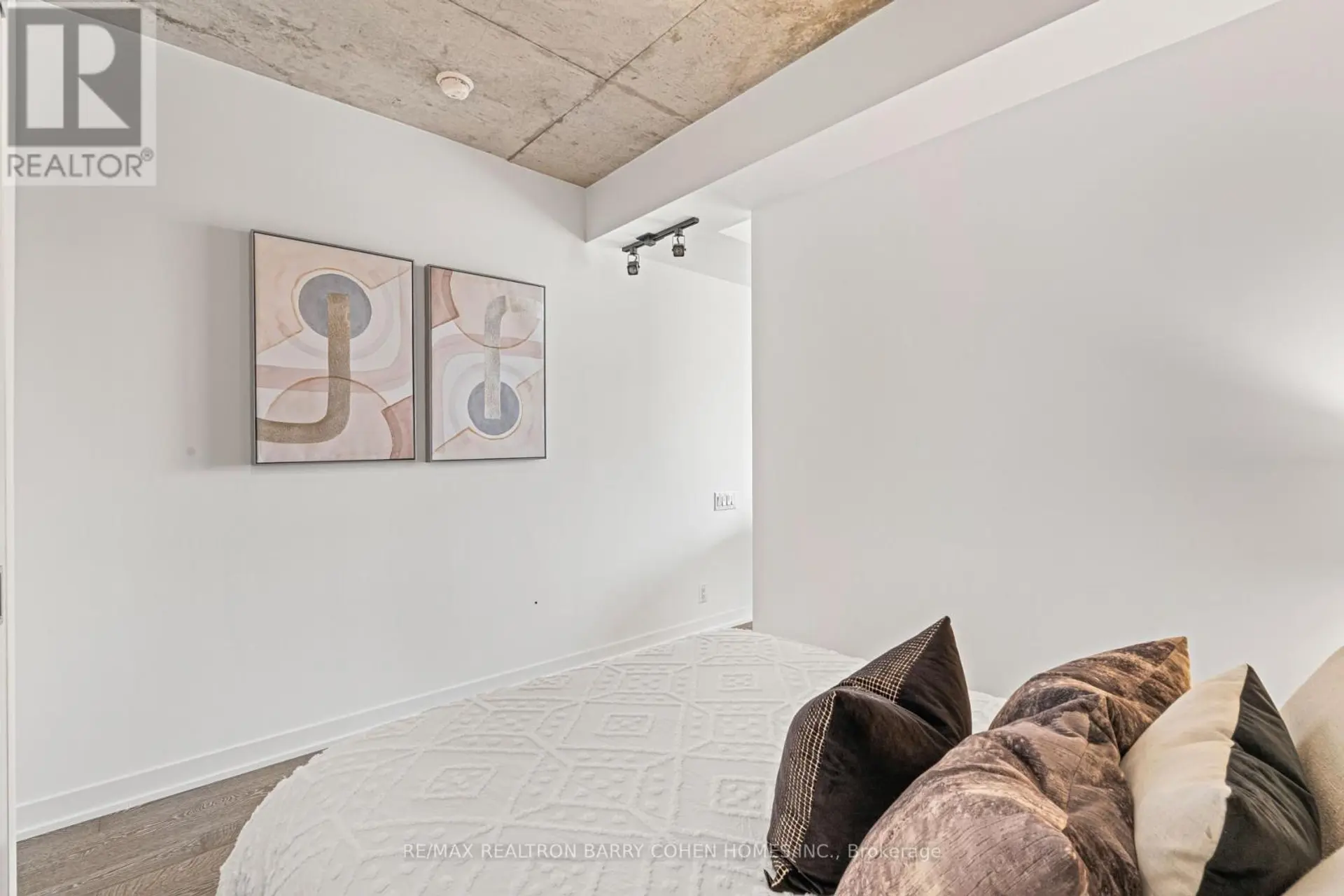 #904 39 BRANT STREET - Image 8