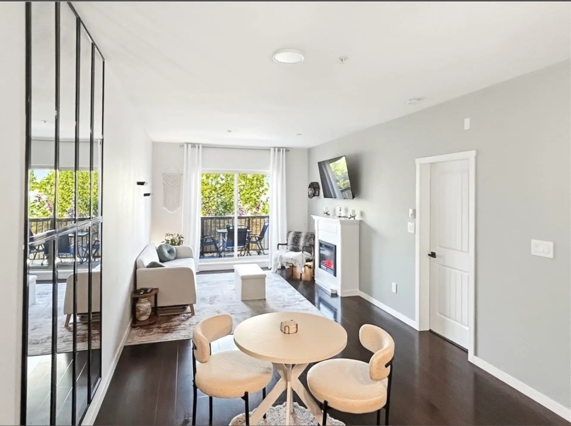 #303 22290 North Avenue - Image 4