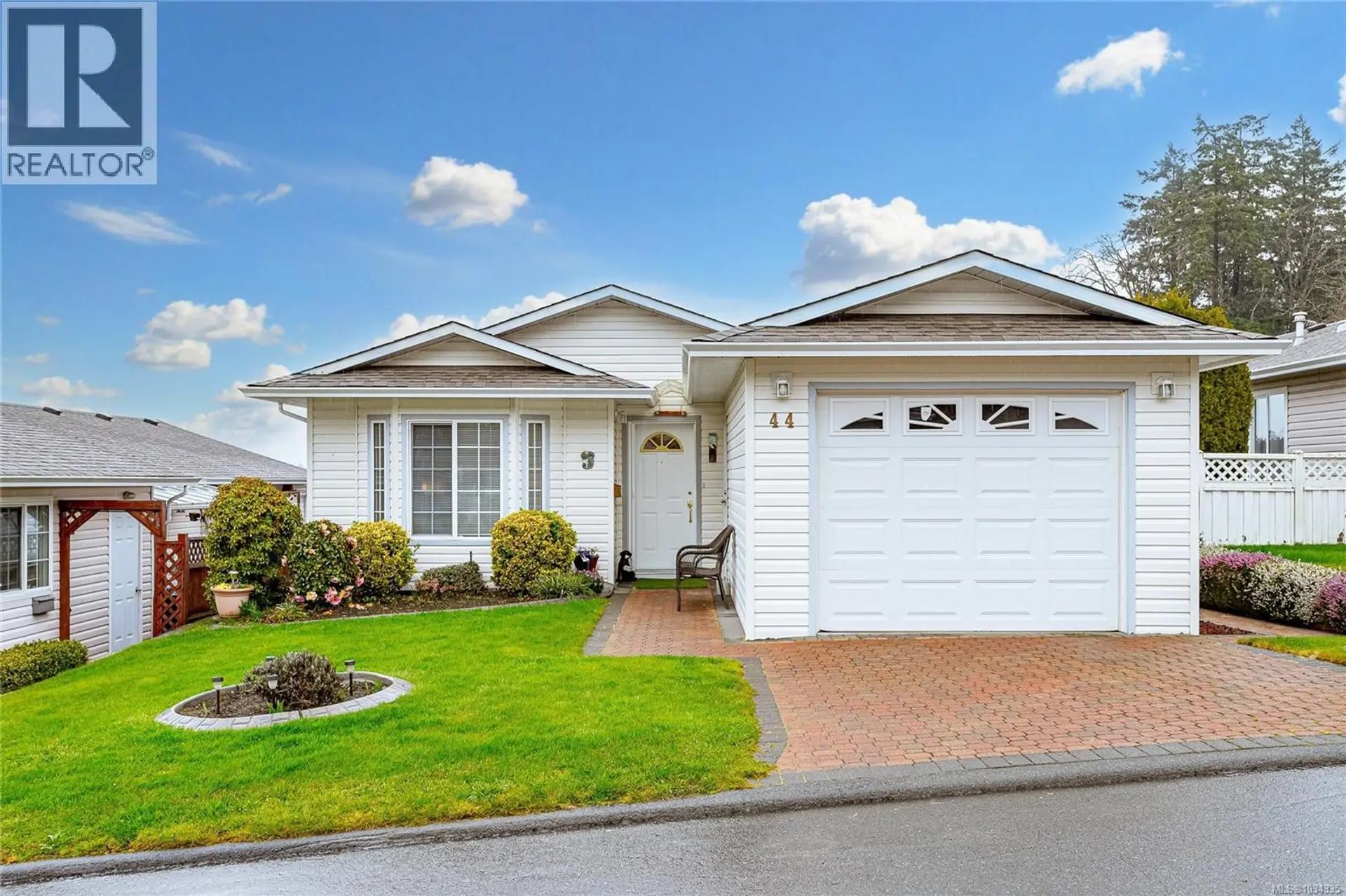 Property at 44 Eagle Lane, View Royal, BC