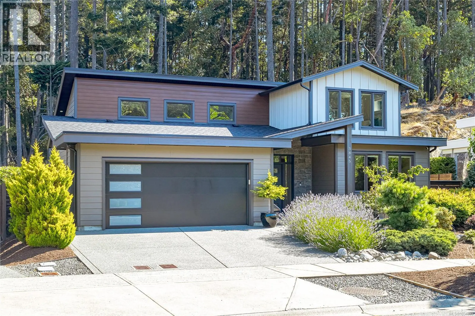 Property at 3845 Glen Oaks Dr, Nanaimo, BC