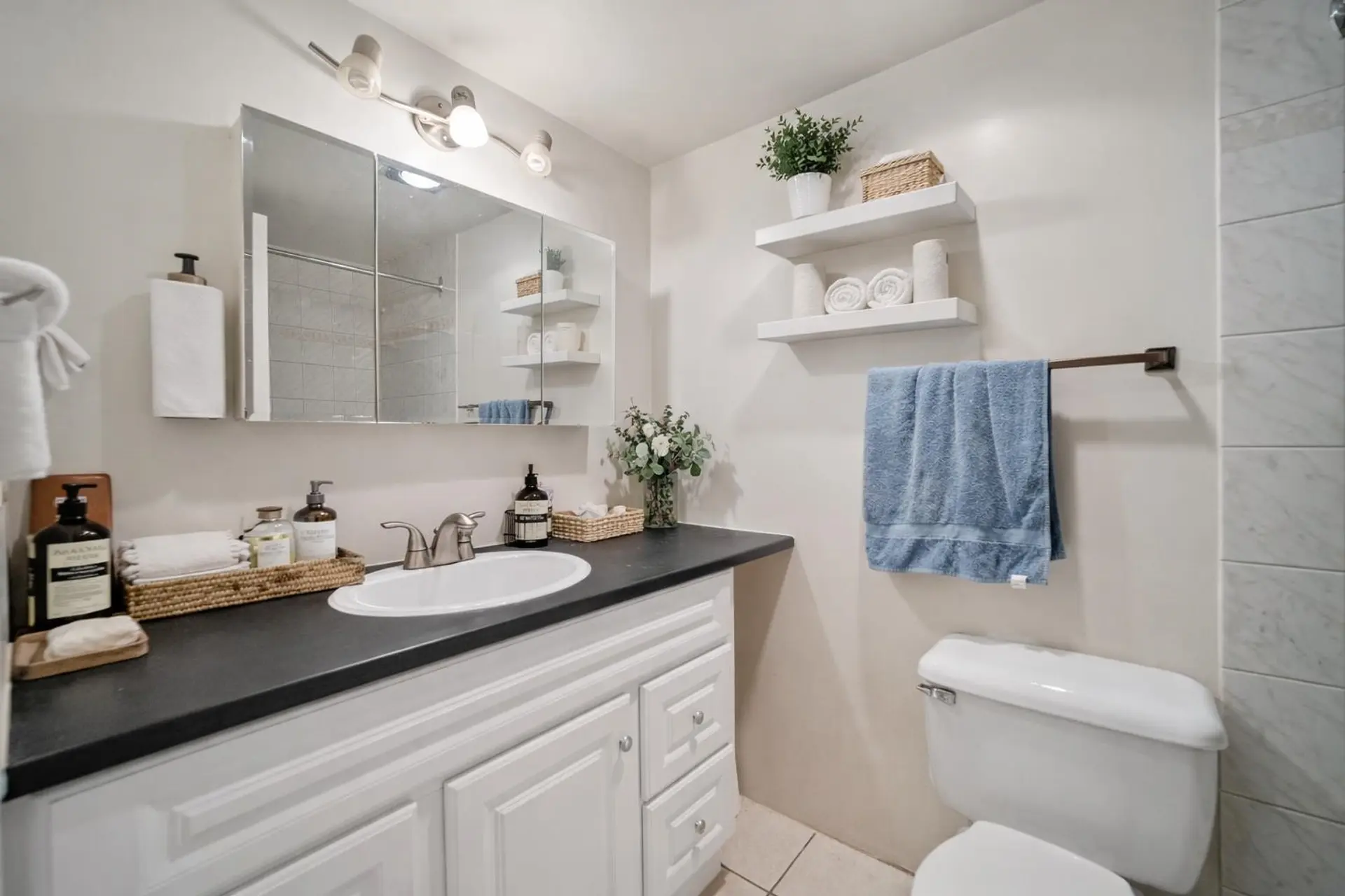 #229 2033 Triumph Street - Image 8