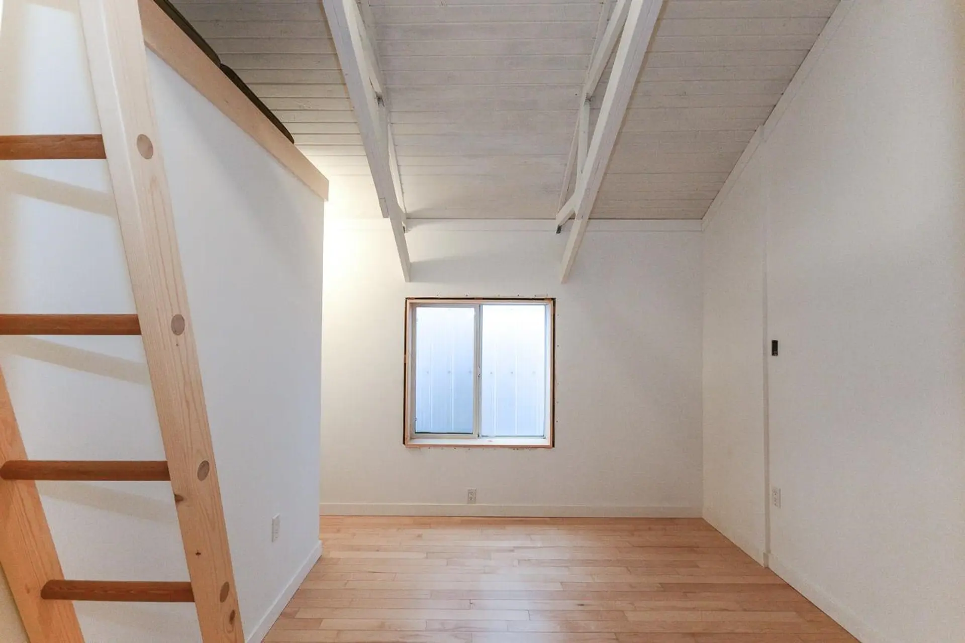 #10 23740 Dyke Road - Image 9