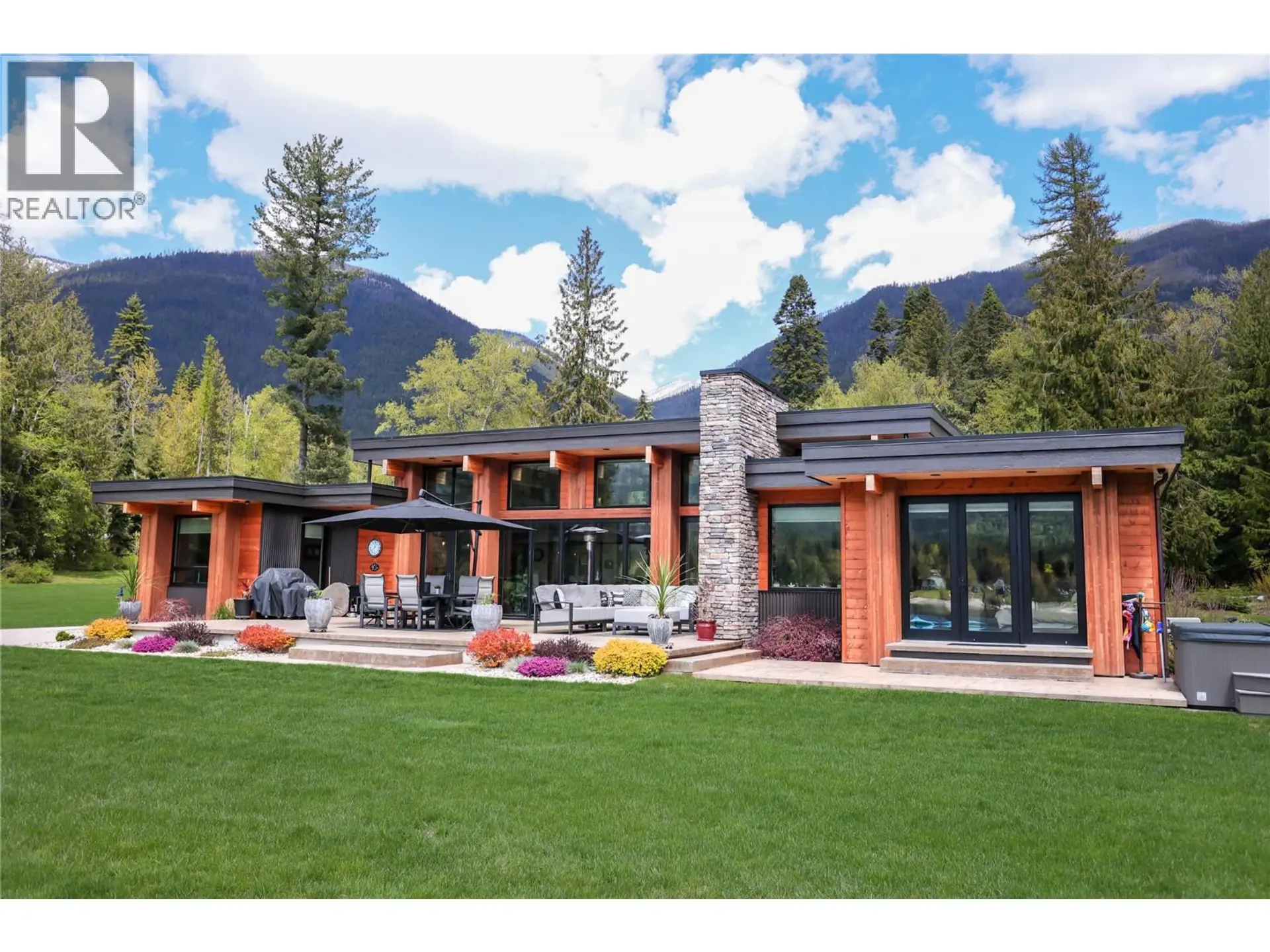 Property at 6133 PIPPERS Lane, Nelson, BC