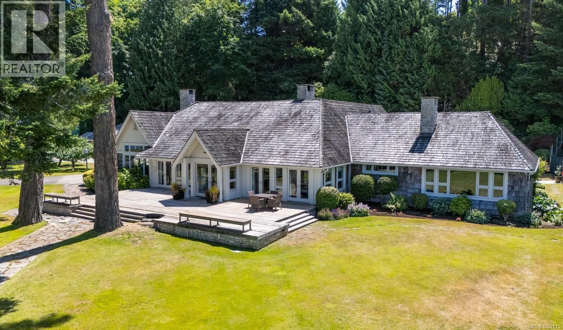 Property at 382 Judges Row, Qualicum Beach, BC
