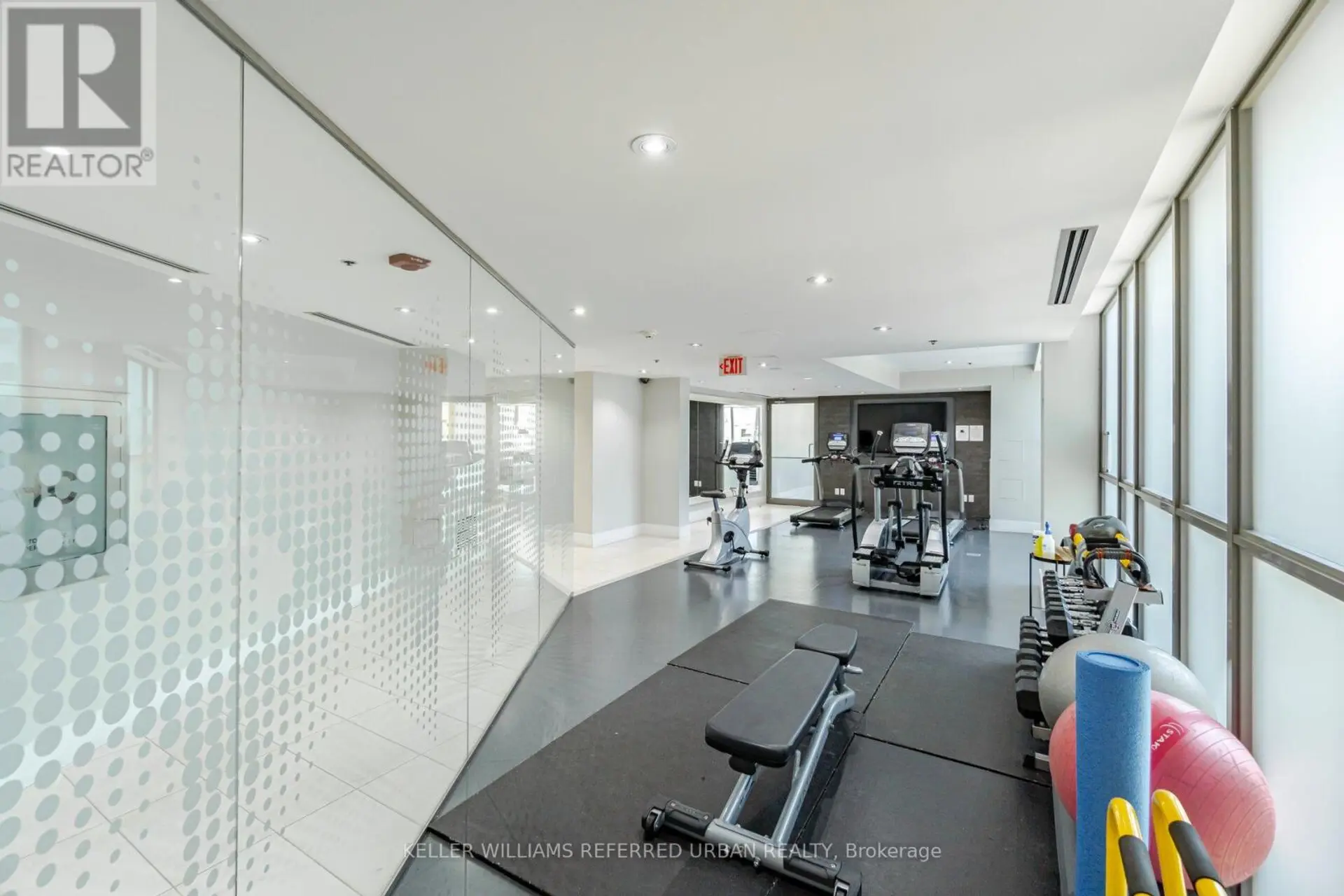 #607 90 TRINITY STREET - Image 15