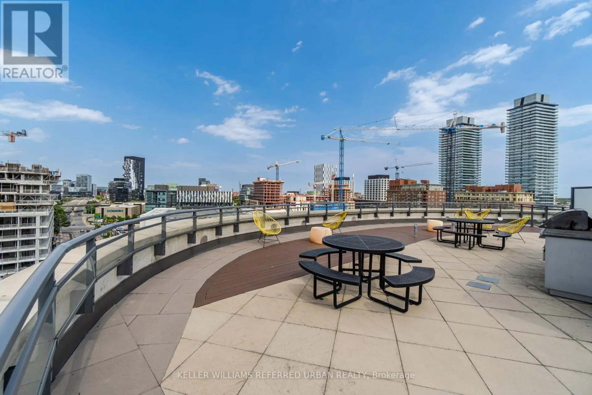 #607 90 TRINITY STREET - Image 19