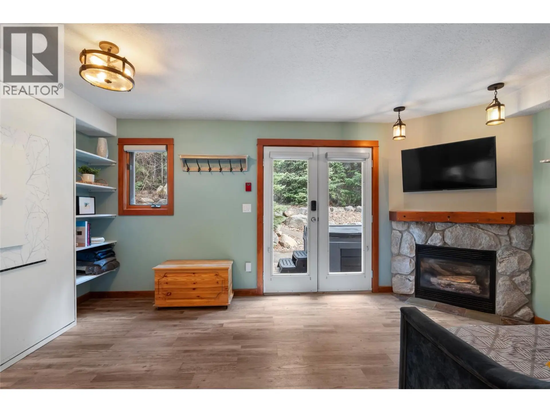 #25 3300 Village Place - Image 4