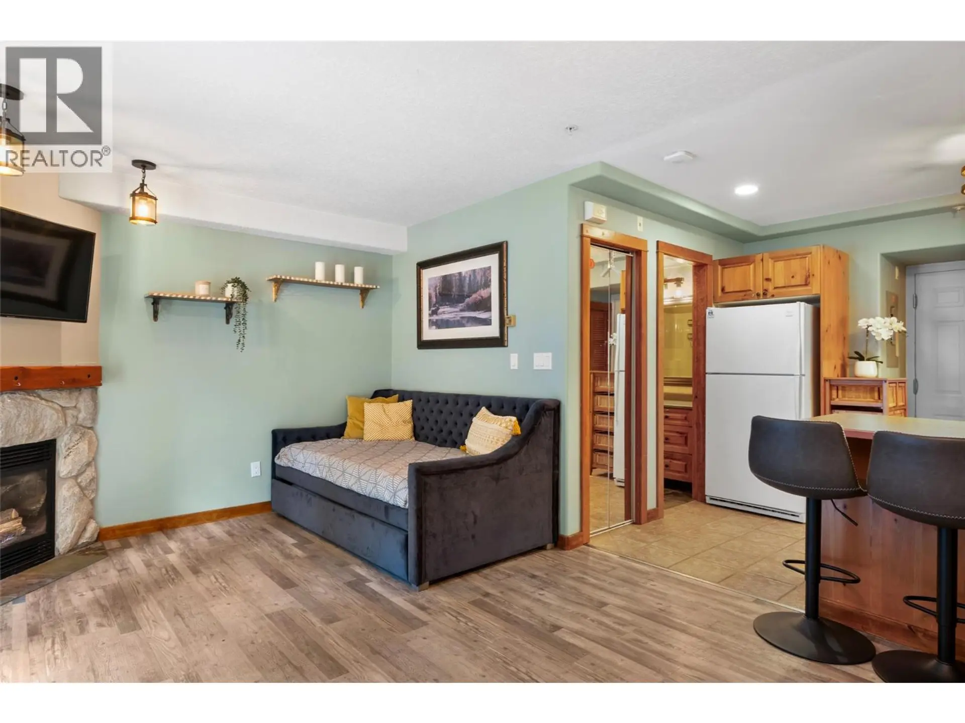 #25 3300 Village Place - Image 7