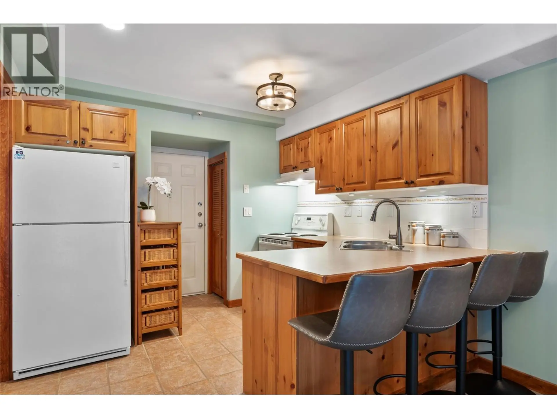 #25 3300 Village Place - Image 8
